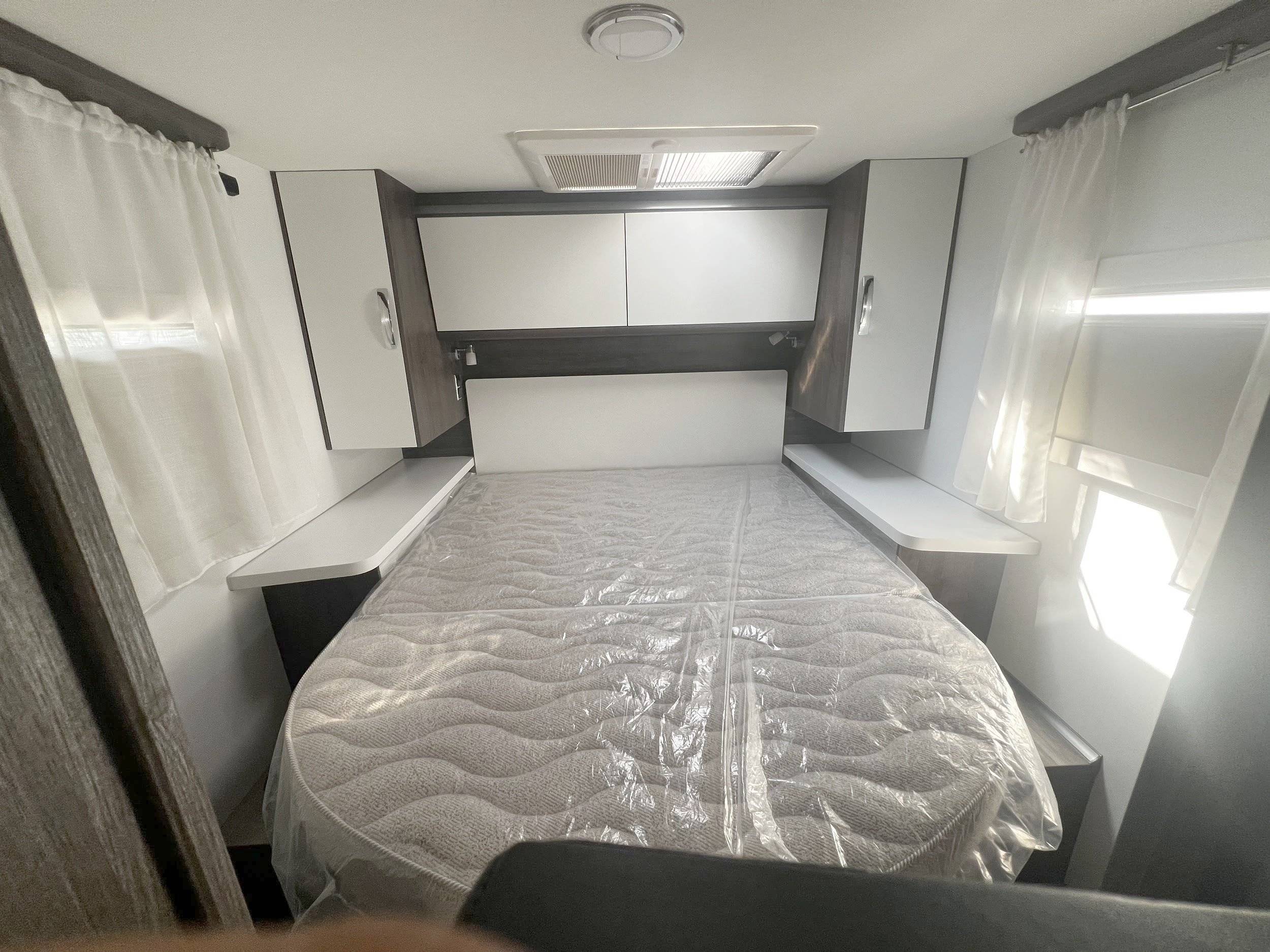 Plazas en cama Ford - Yescapa