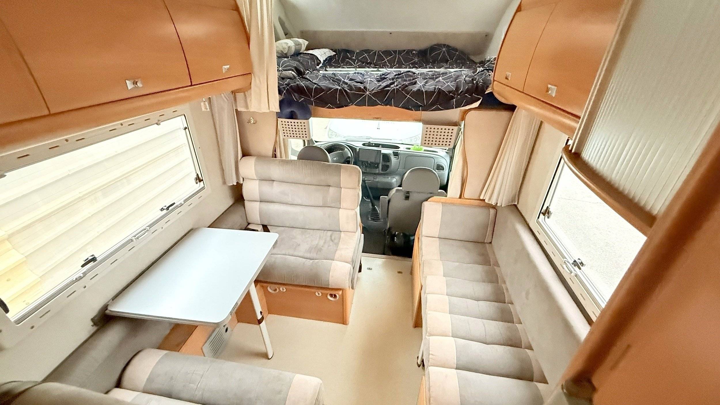 Dining Area Ford Transit 2,0 l 130 ch - Yescapa