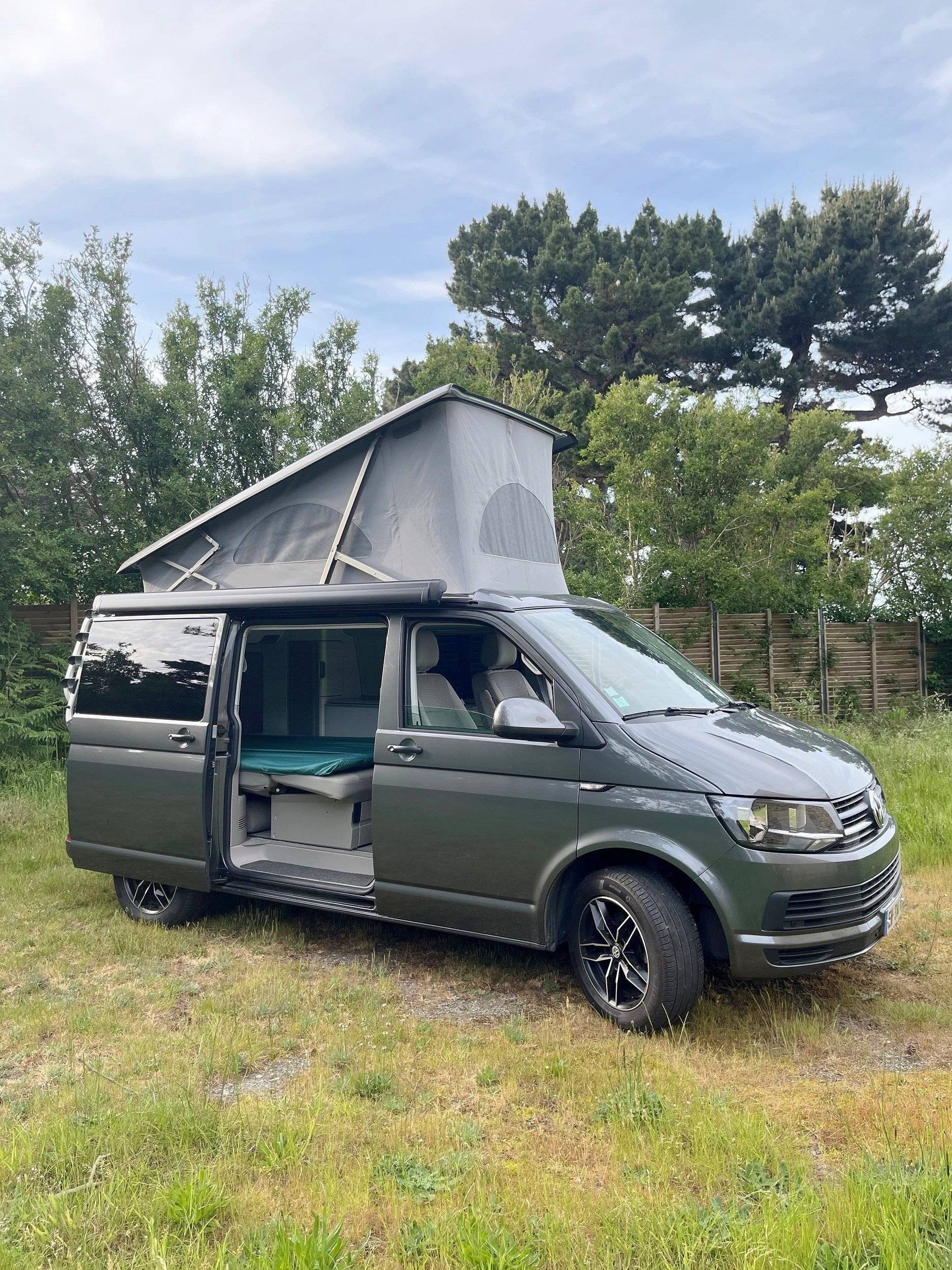 schräge Vorderansicht Volkswagen T6 2,0 l 150 ch - Yescapa