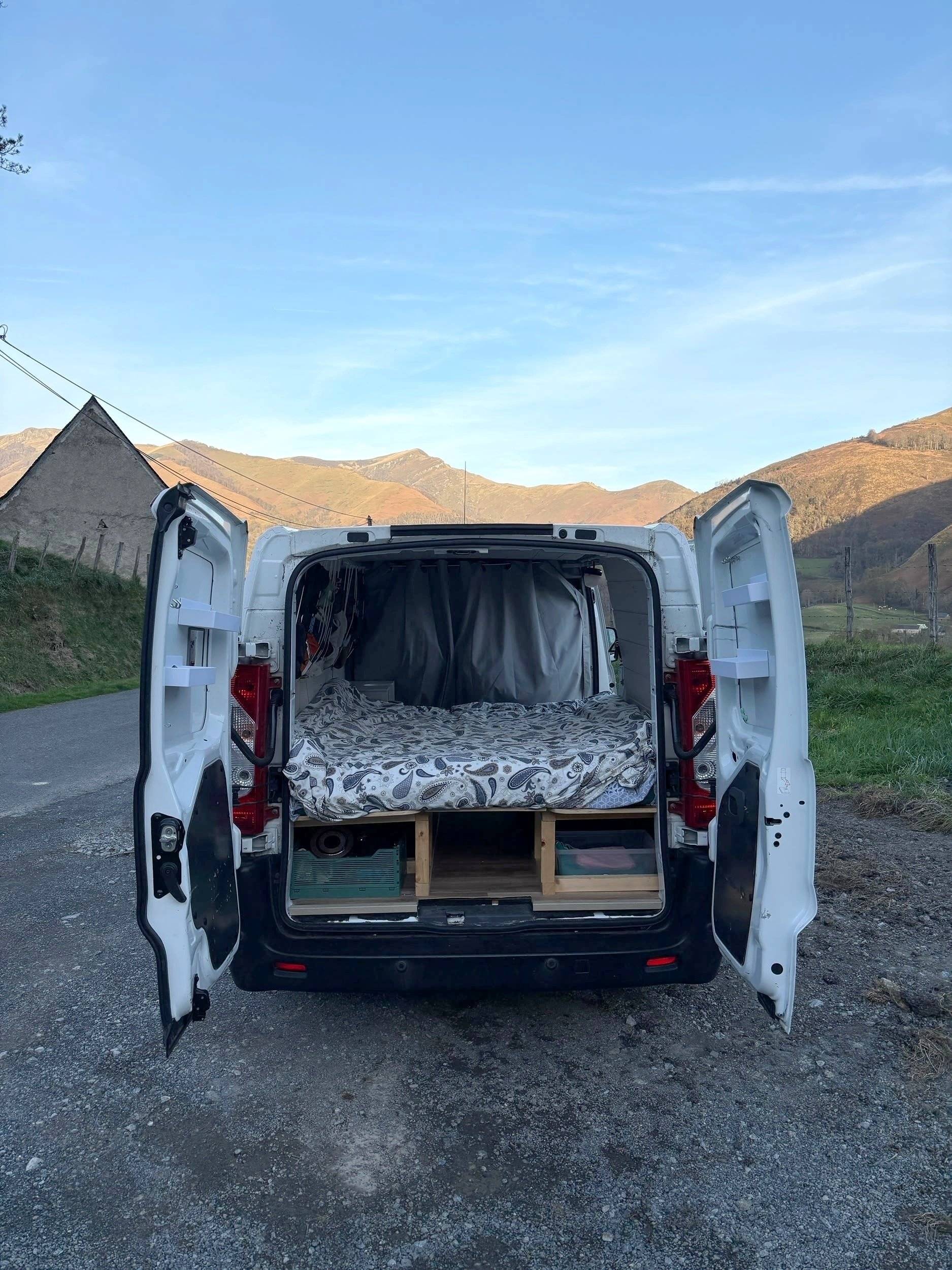 Berth Peugeot Expert 1,6 l 95 ch - Yescapa