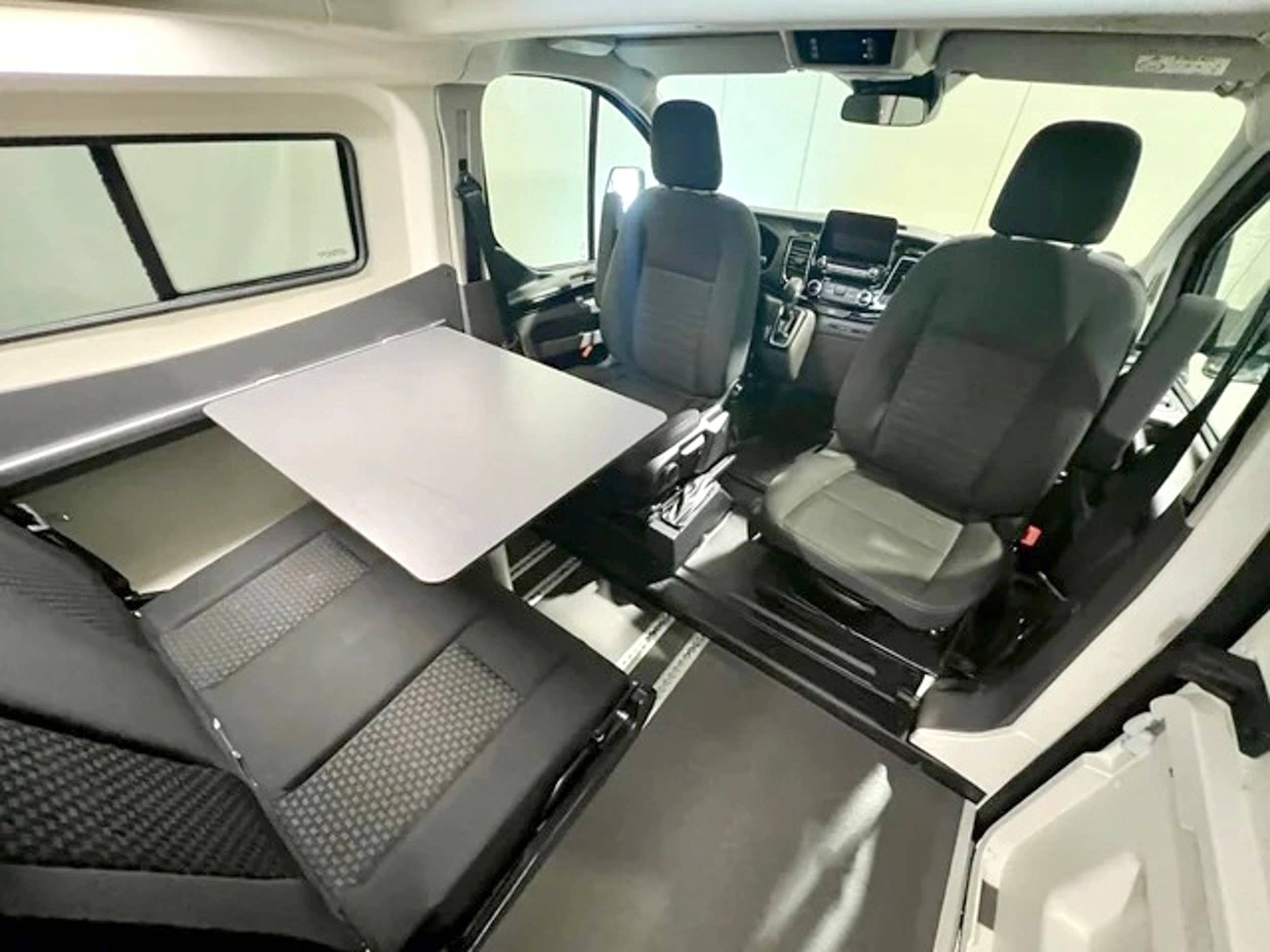 Área de jantar Ford FORD TRANSIT - Yescapa