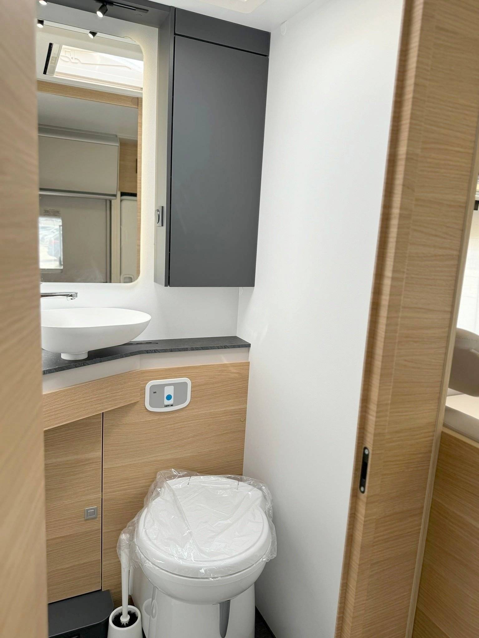 Adria ADRIA CORAL AXESS XL 670 DK