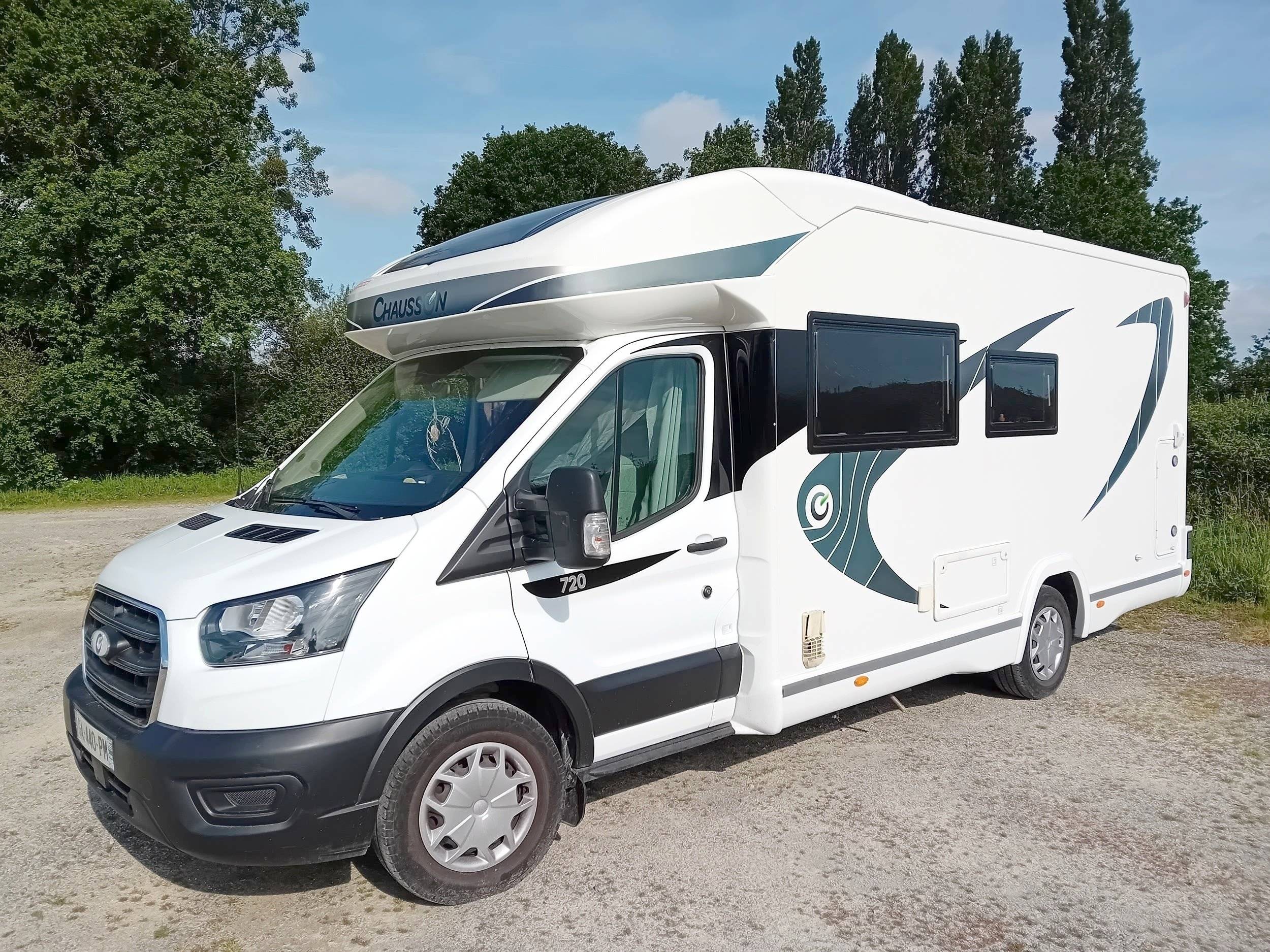 Voorkant 3/4 Ford Transit 2,0 l 170 ch - Yescapa