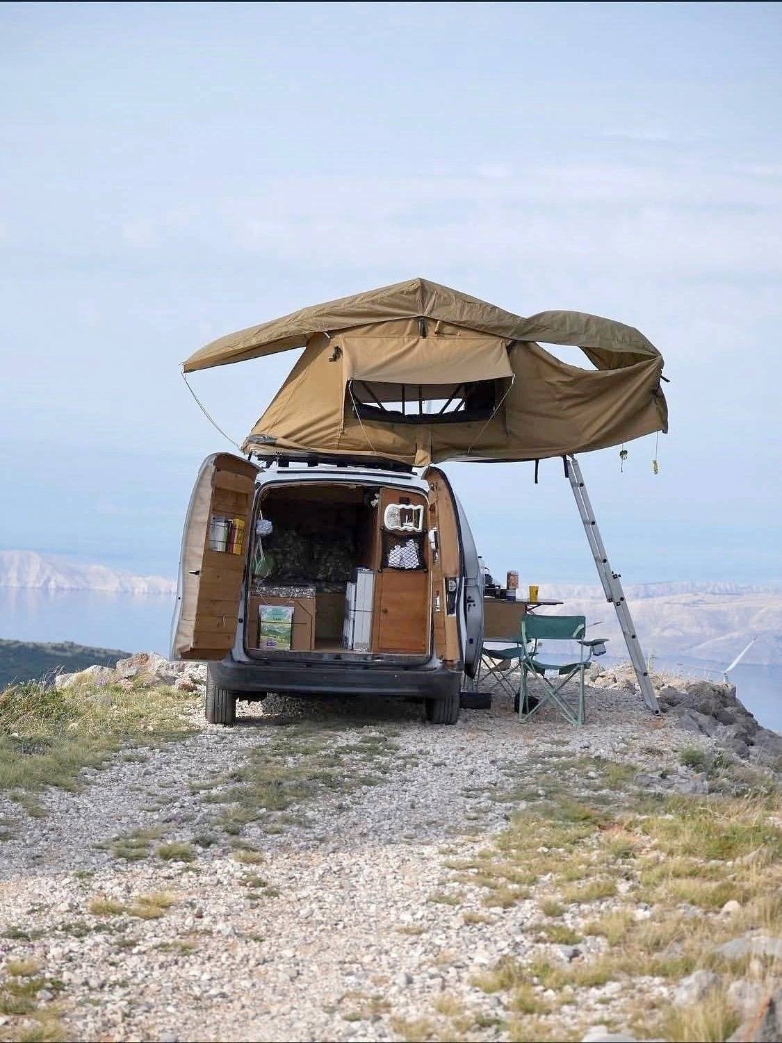 Vista frontale a ¾ Renault Renault Kangoo - Yescapa