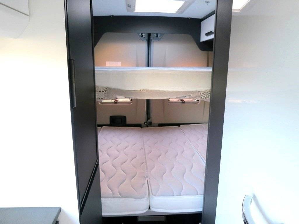 Mclouis MENFYS VAN 3 MAXI S-LINE (1)