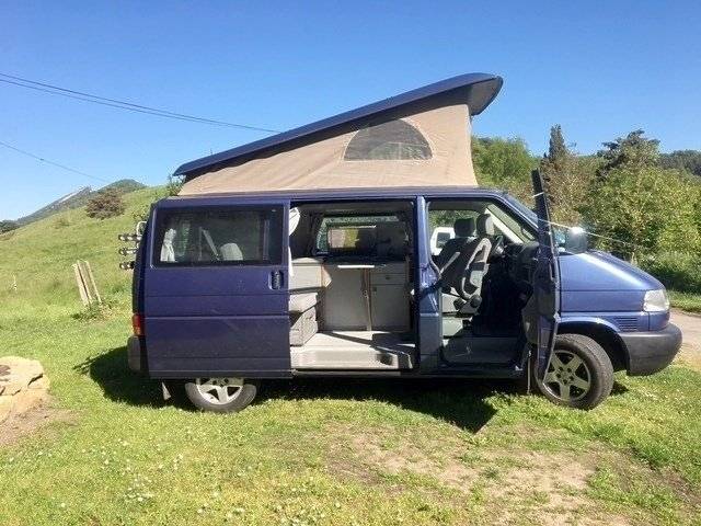 Front view from 3/4 Volkswagen T4, 2,5l, 102cv TDI - Yescapa