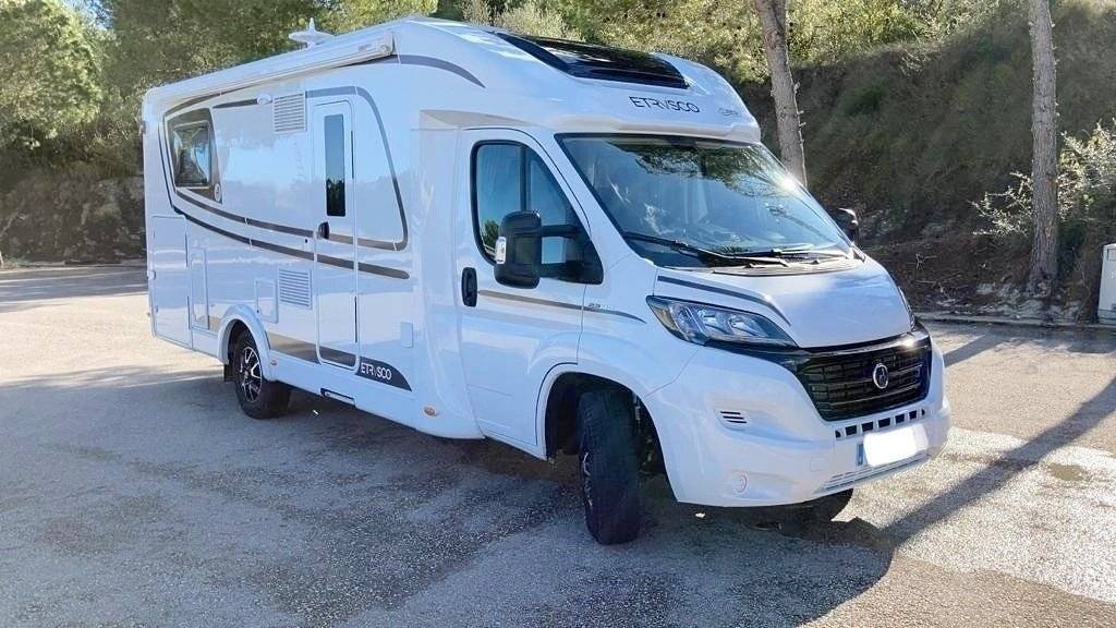 Vista de 3/4 Fiat Ducato 2,3 l 140 CV - Yescapa