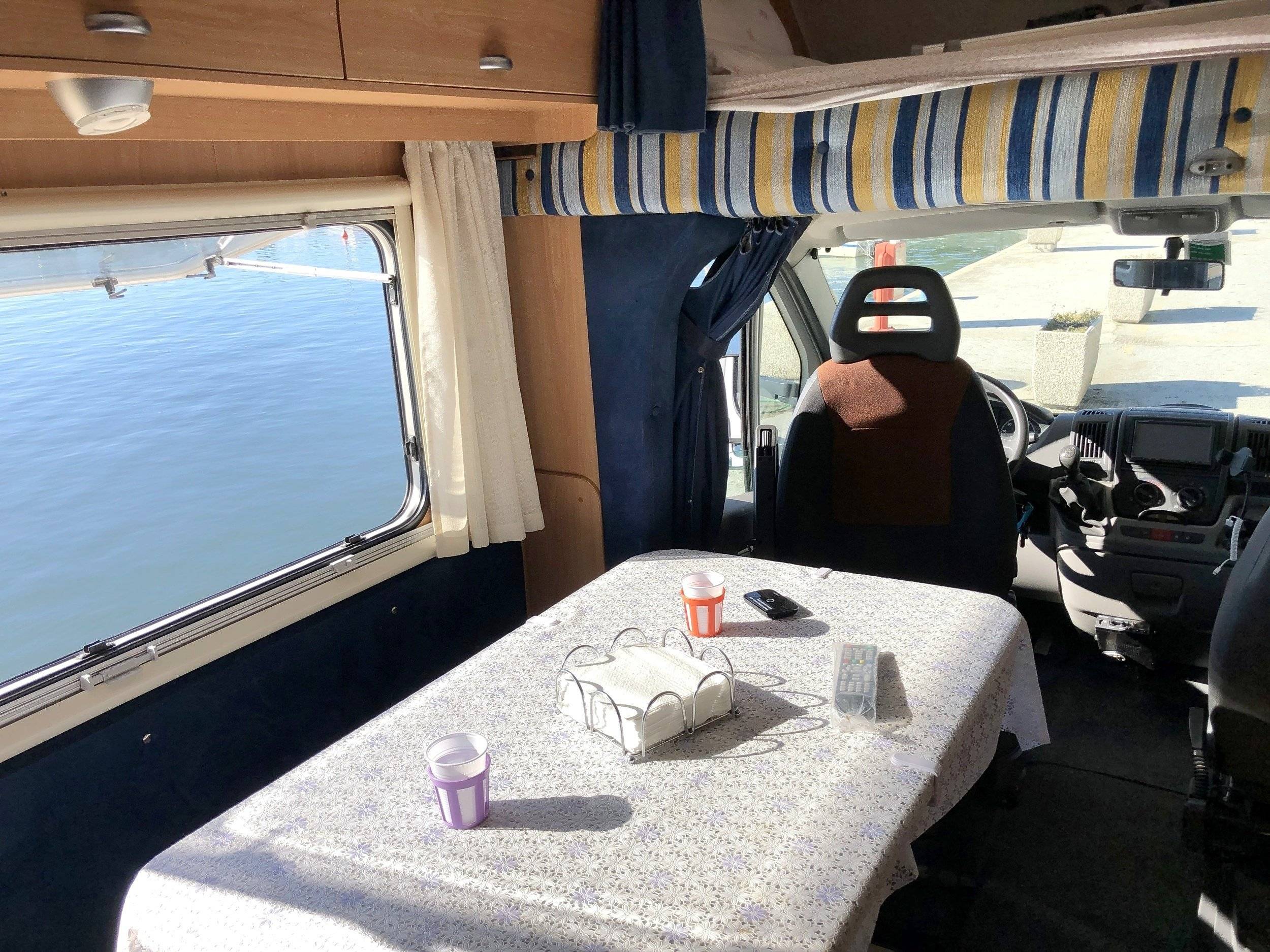 Dinette Fiat Ducato 2,2l Multijet 100 ch. - Yescapa