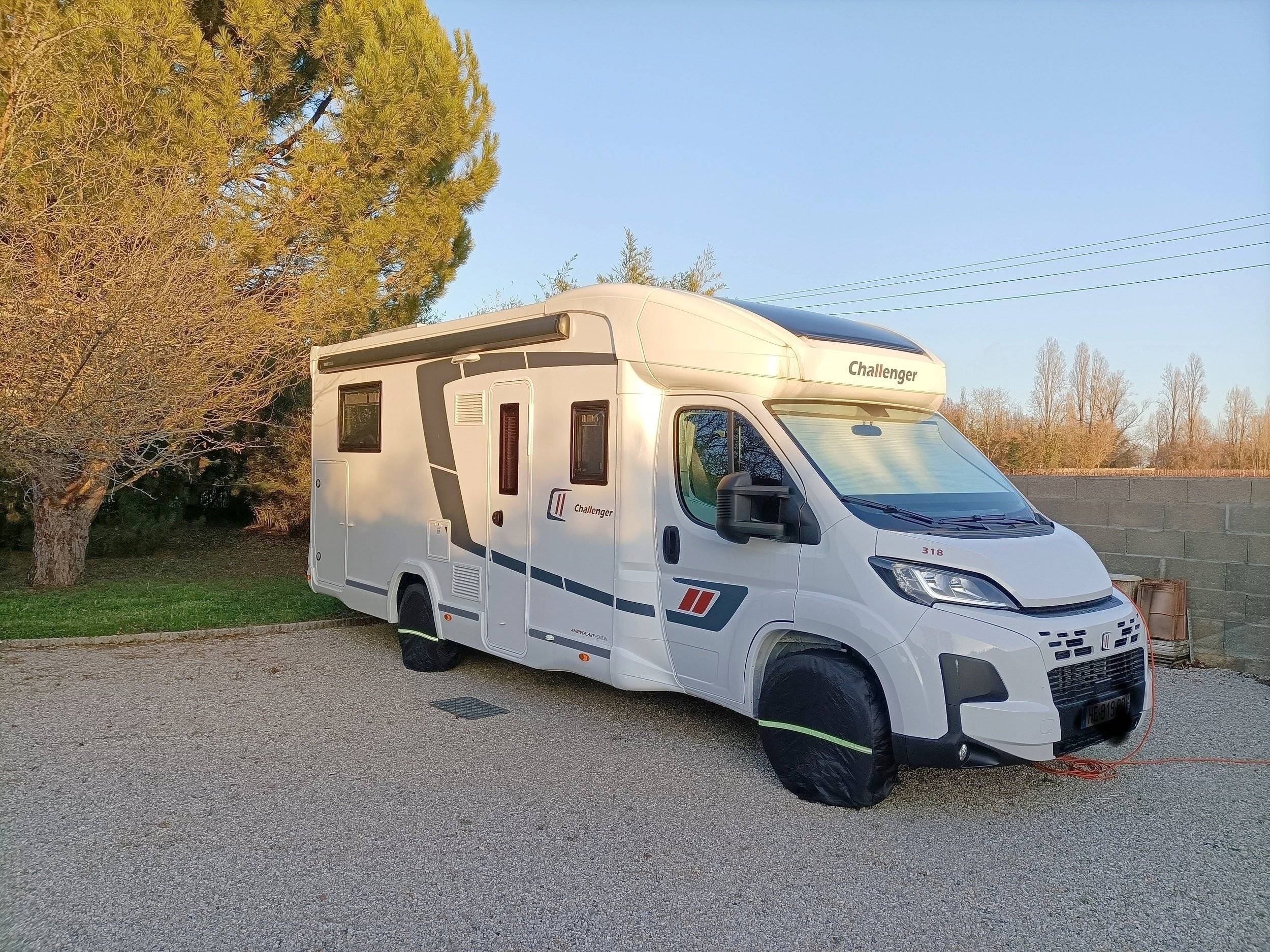 Front view from 3/4 Fiat FIAT DUCATO 140 CV BVA - Yescapa