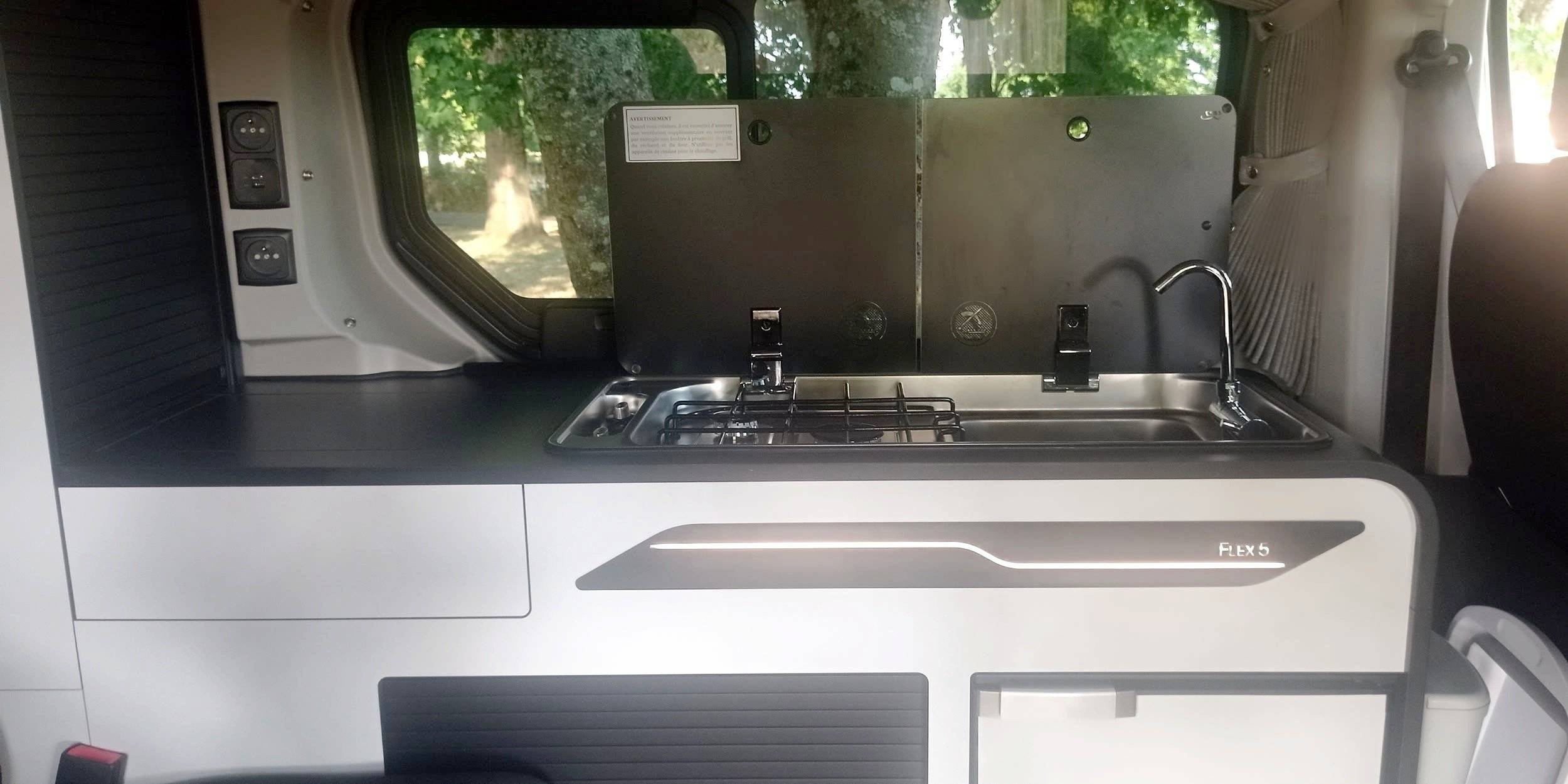 Kochnische Renault Trafic 3 - Yescapa