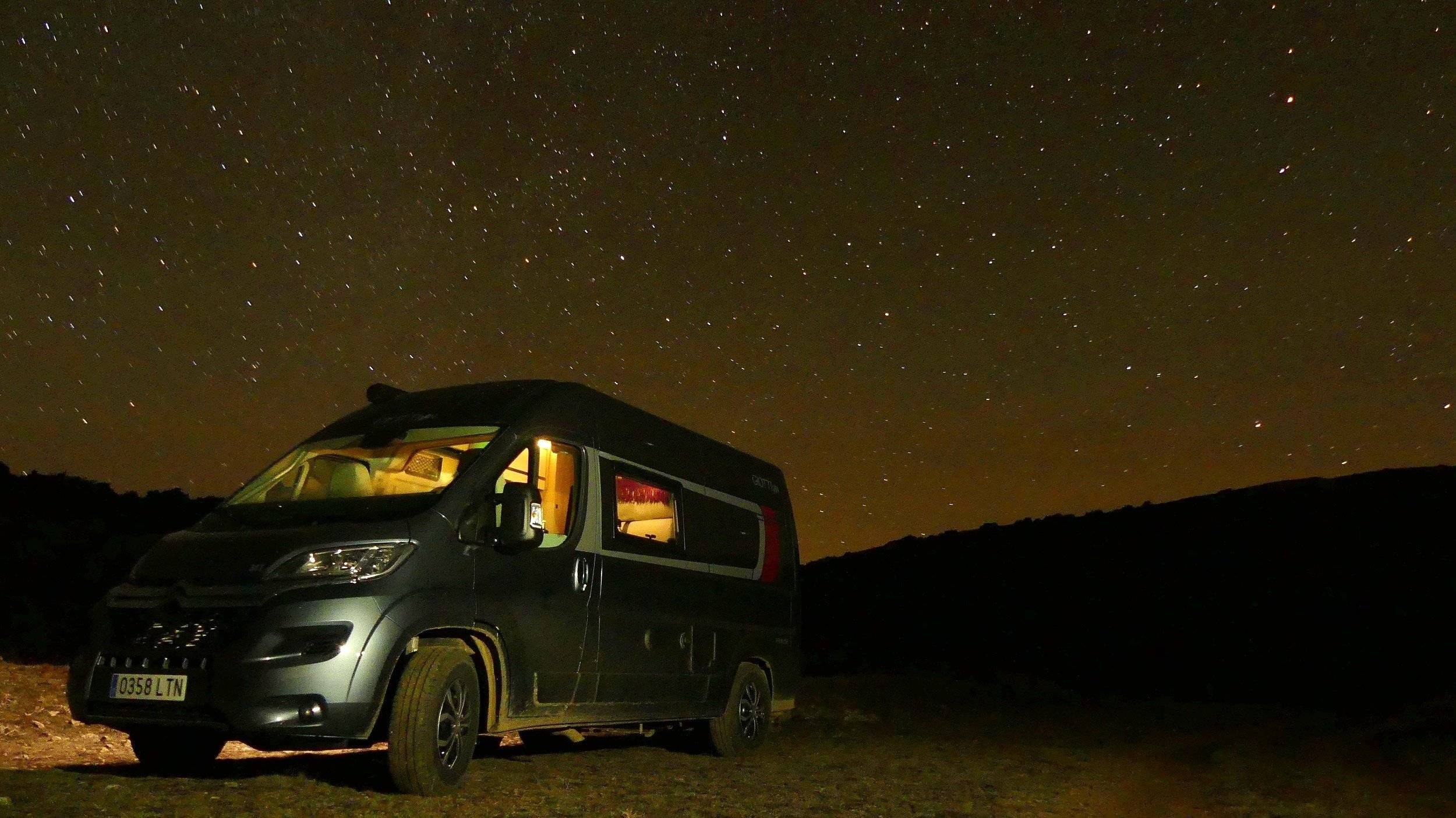 Vista de 3/4 Citroën Jumper 2,2 l 150 ch - Yescapa