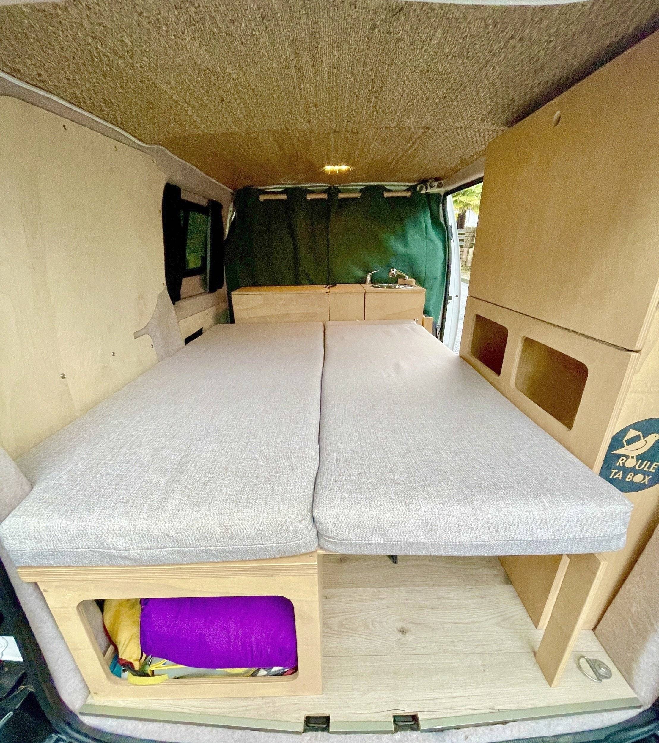 Berth Peugeot Expert Blue HDI 2 L 150ch - Yescapa