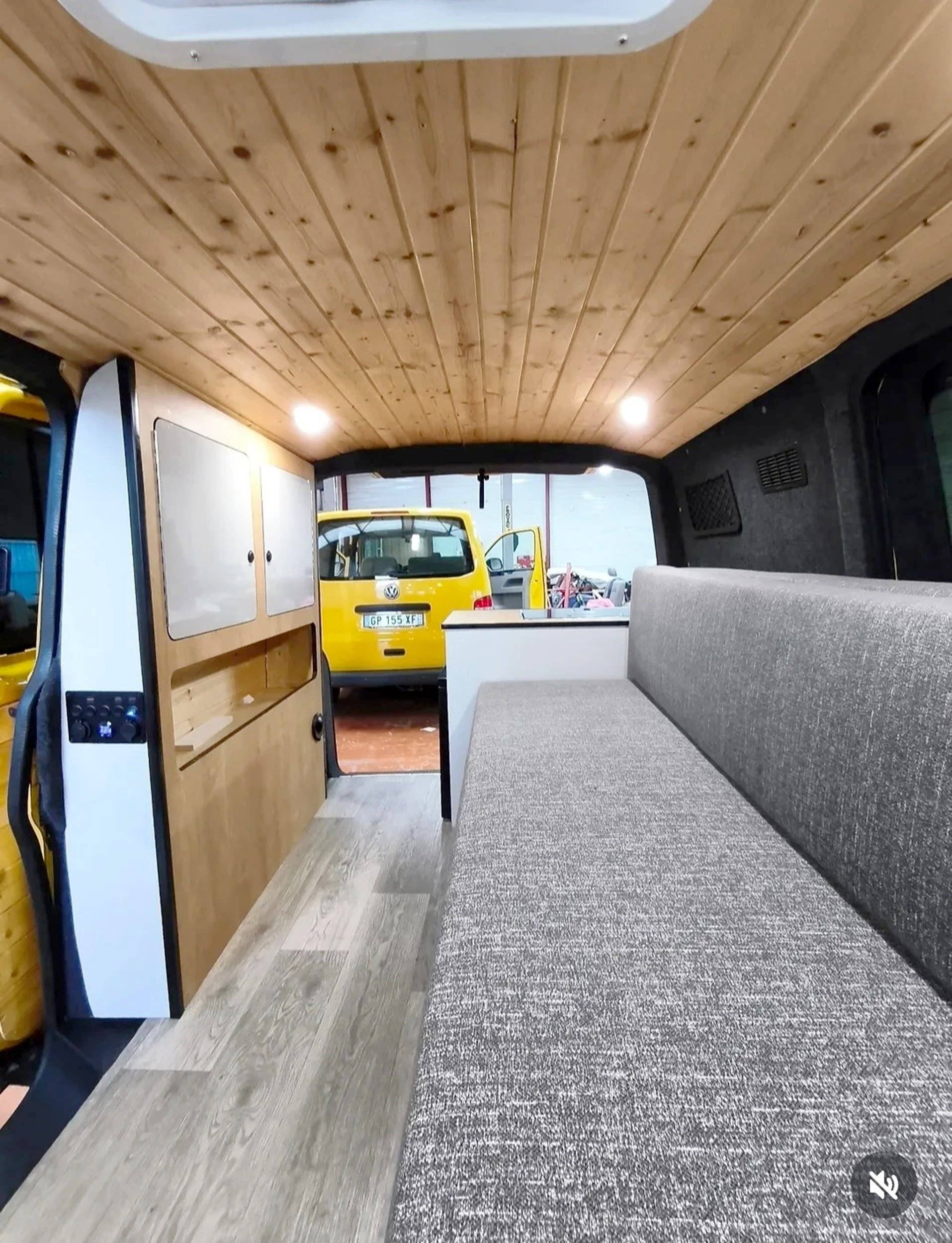 Slaapplaatsen Volkswagen T5 2 l 84 ch - Yescapa