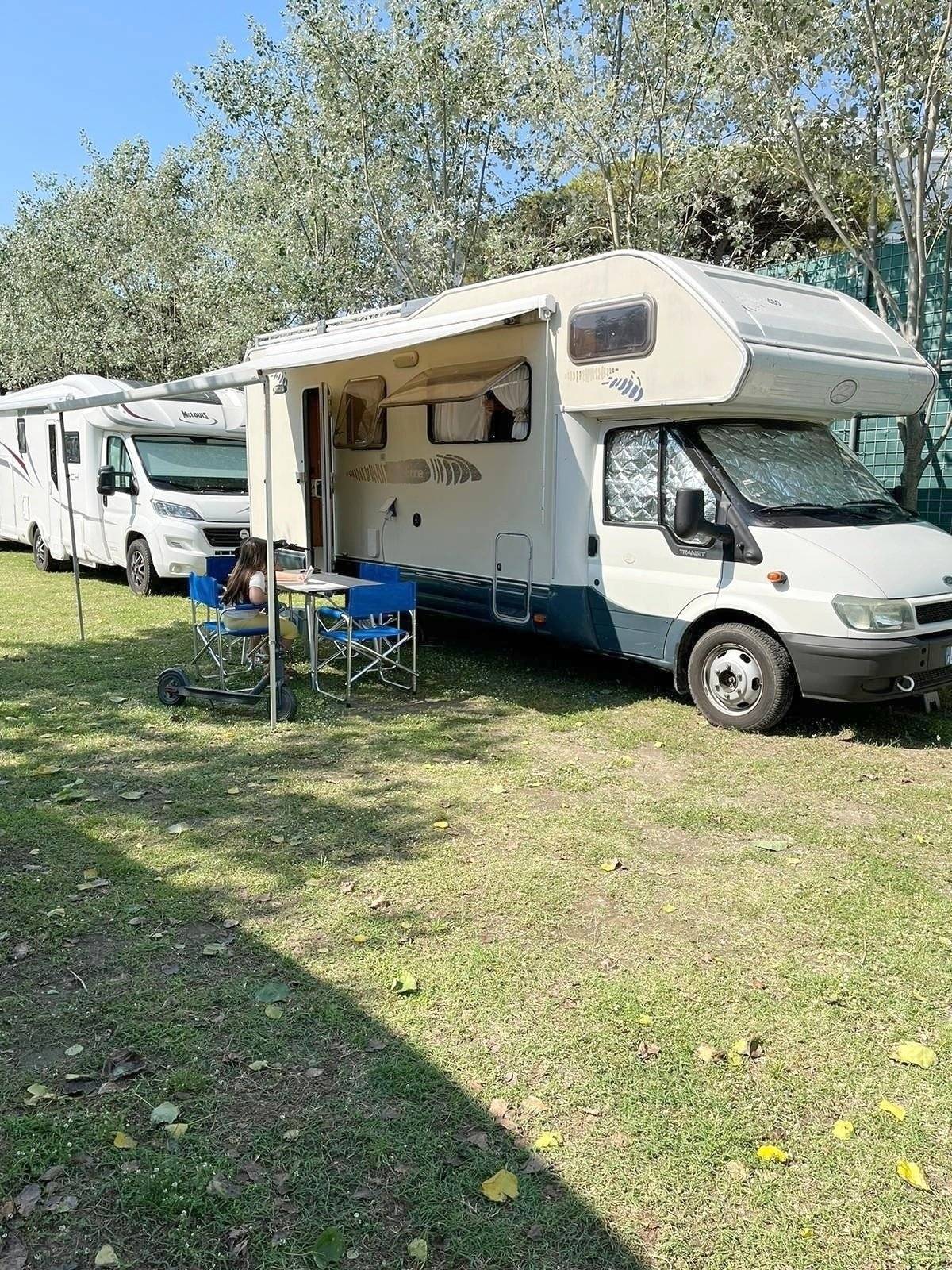 Vista frontale a ¾ Rimor - Yescapa