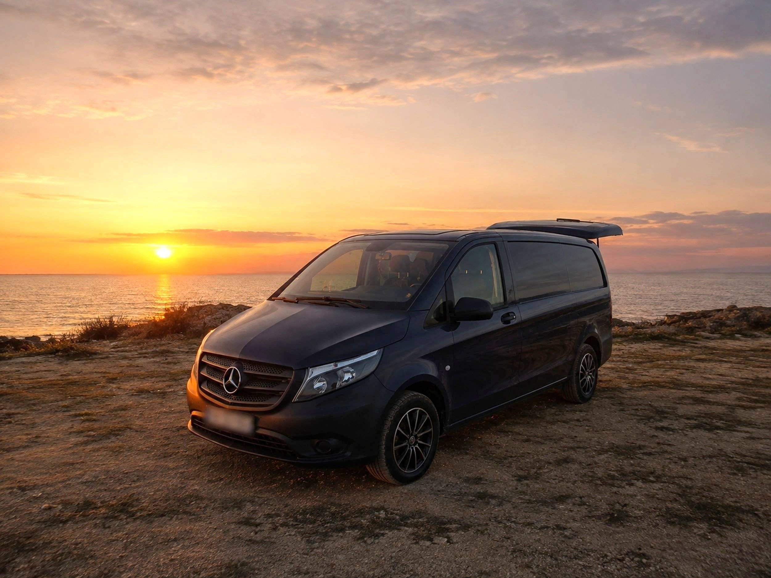 Vue avant de 3/4 Mercedes Vito 111 CDI 116 ch - Yescapa