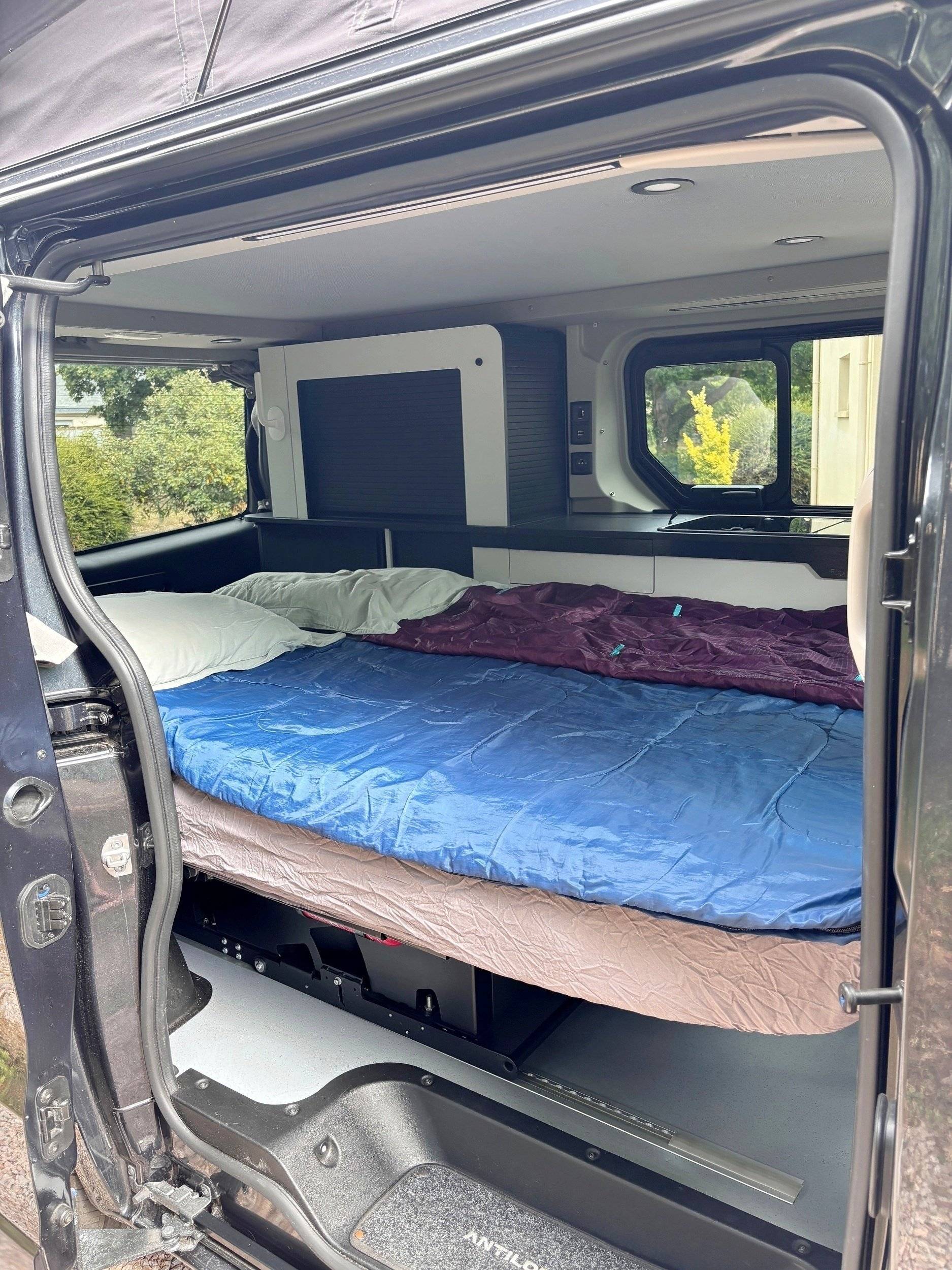 Couchages Renault Traffic 3 2L Dci 150cv - Yescapa