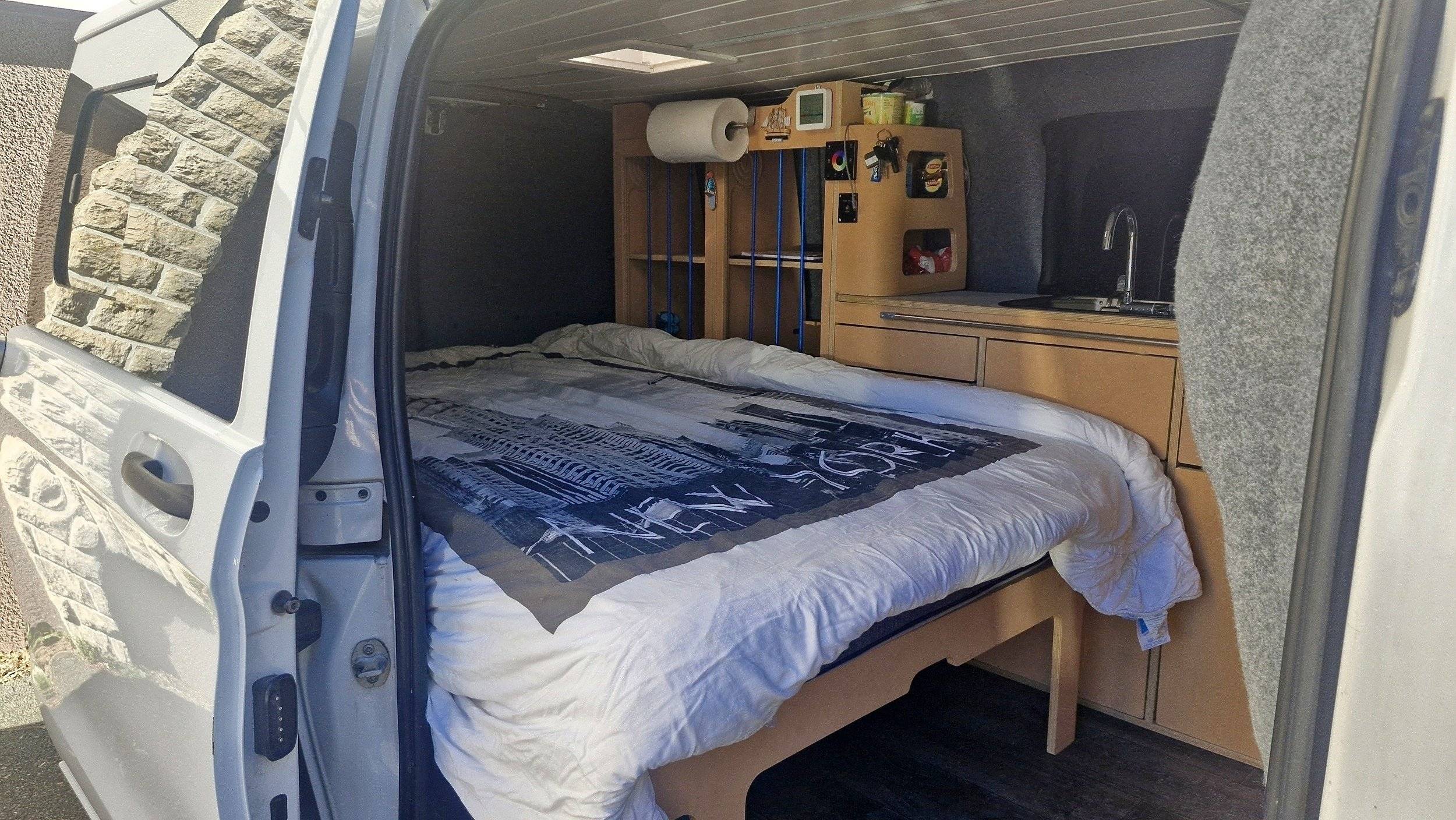 Schlafplätze Mercedes 1,6 l 114 ch - Yescapa