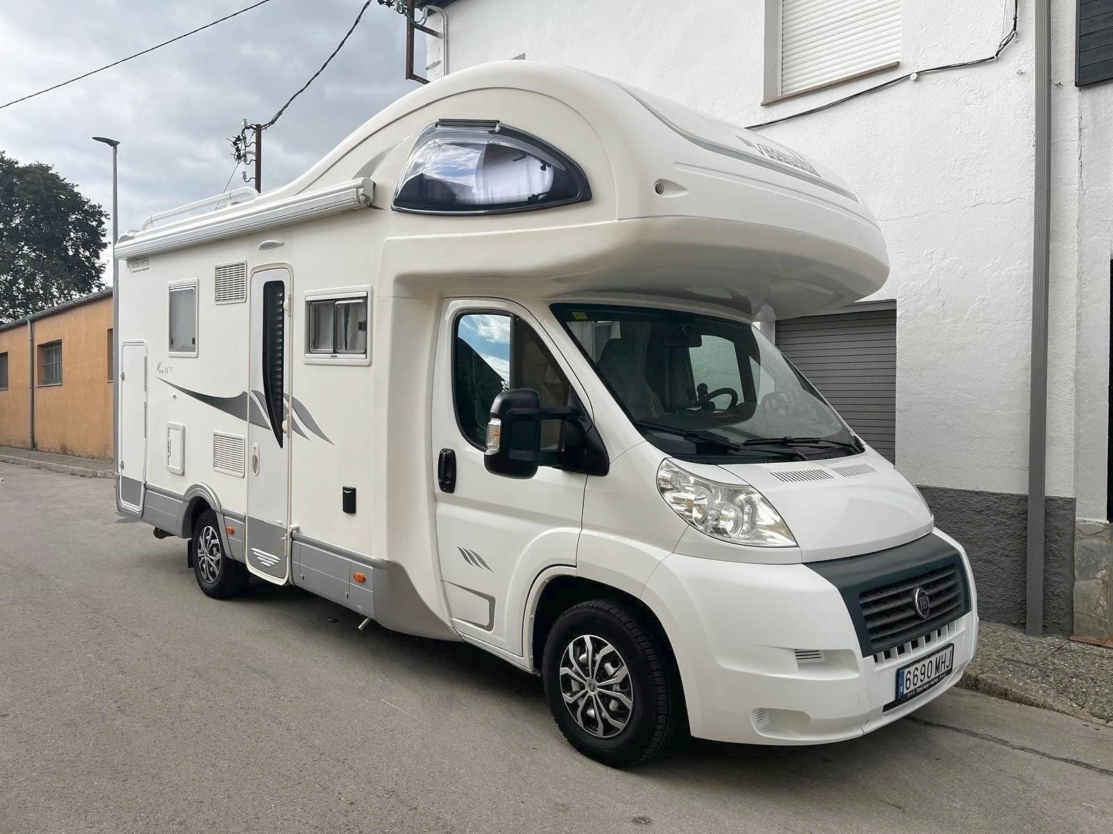 Front view from 3/4 Peugeot Peugeot - Yescapa