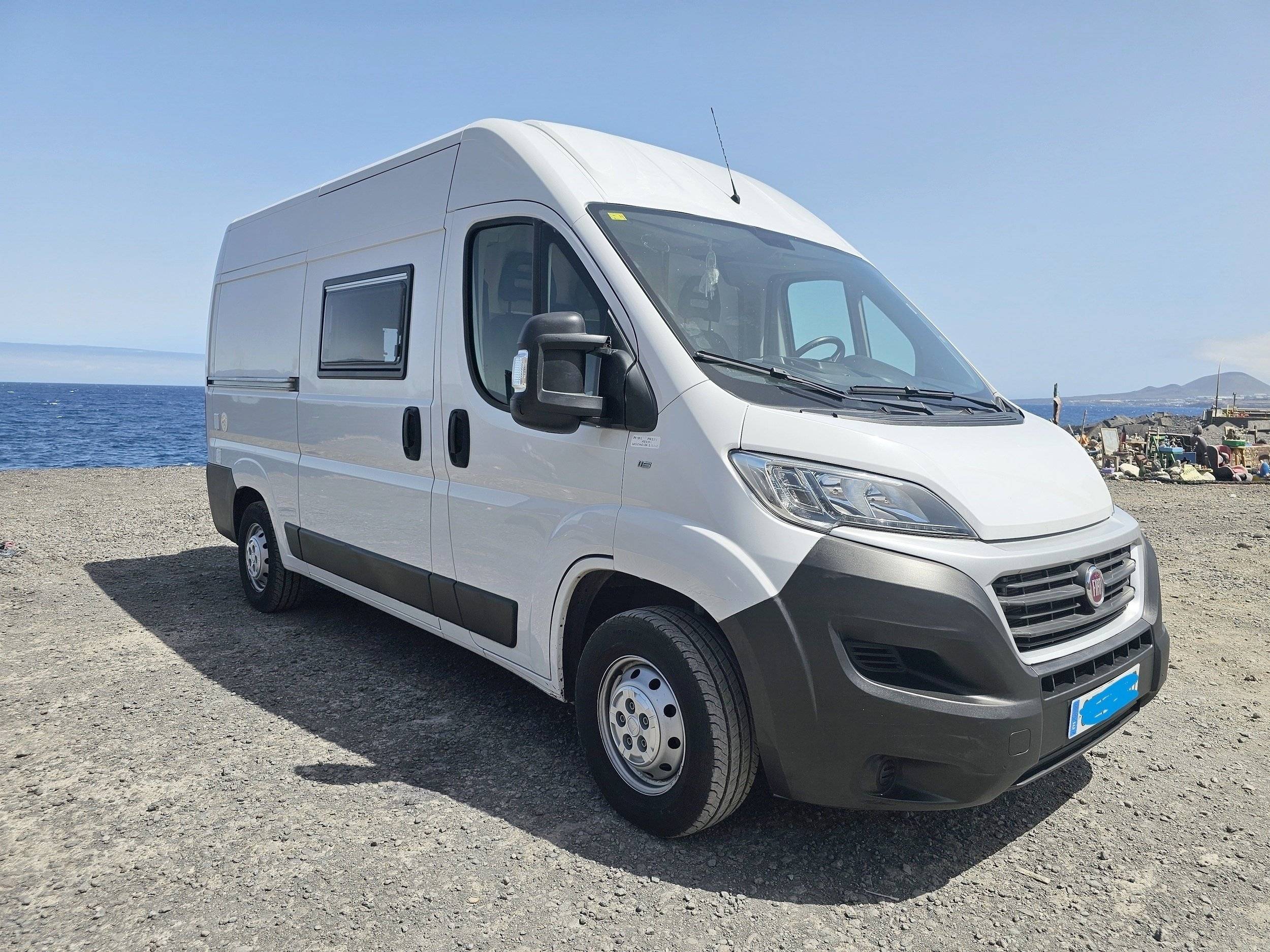 Vista frontale a ¾ Fiat FIAT DUCATO - Yescapa