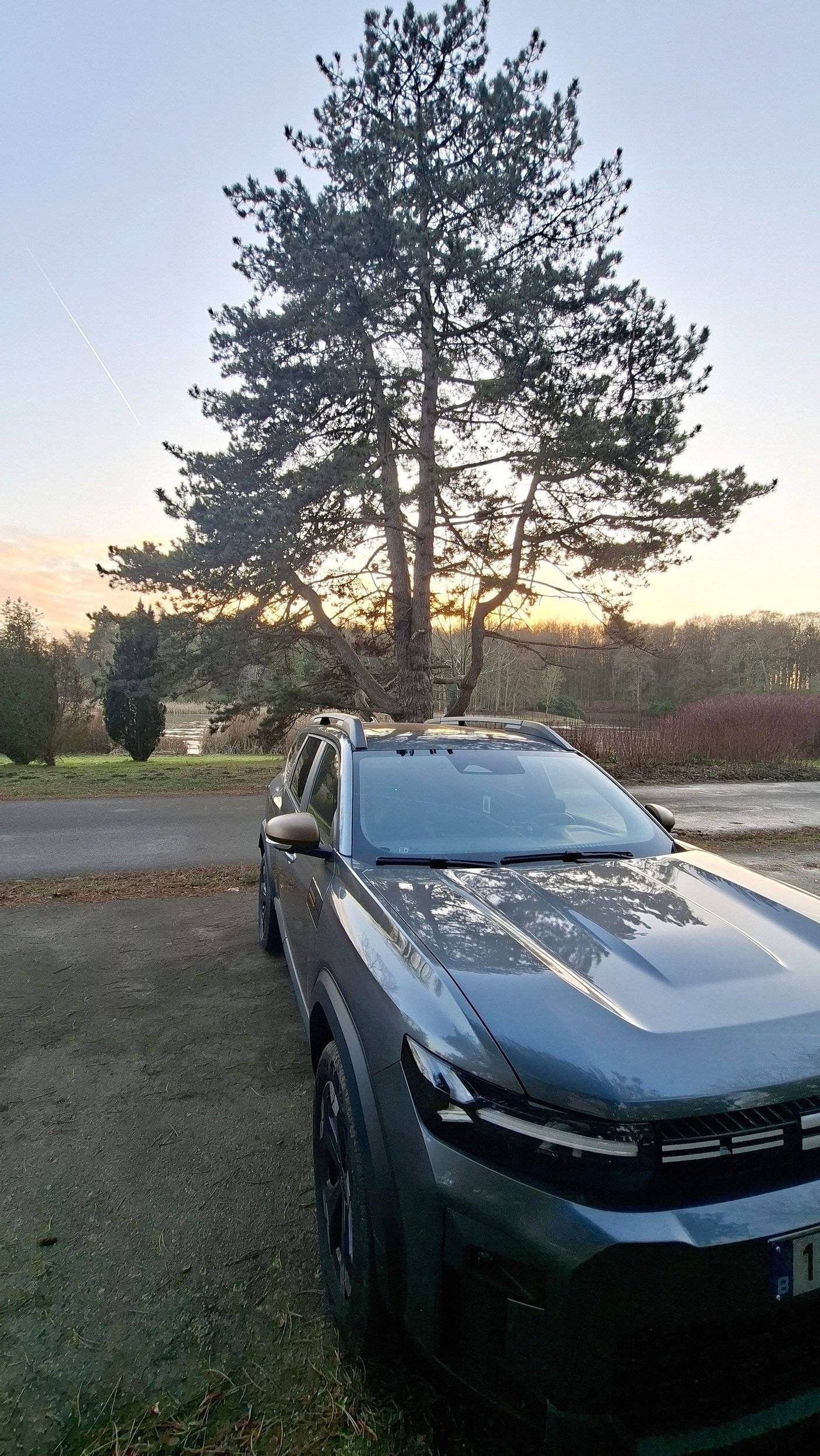 Vue avant de 3/4 Dacia - Yescapa