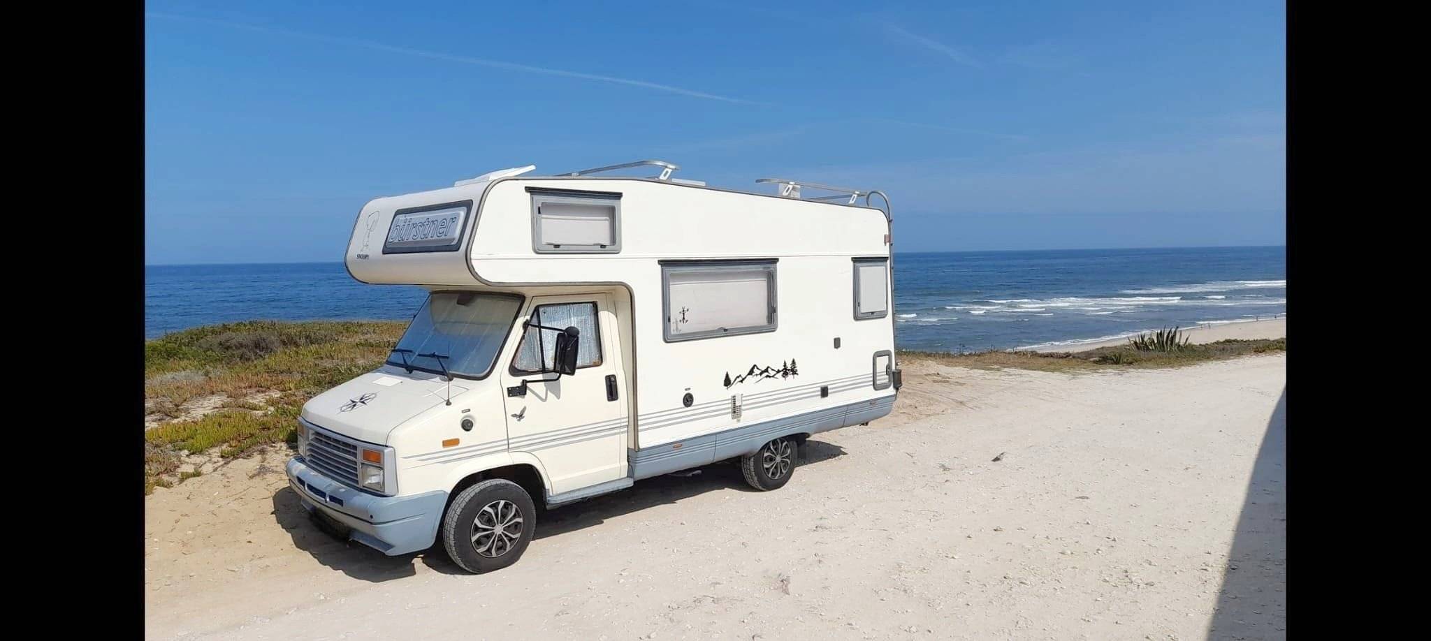 Vista frontale a ¾ Citroën C25 - Yescapa