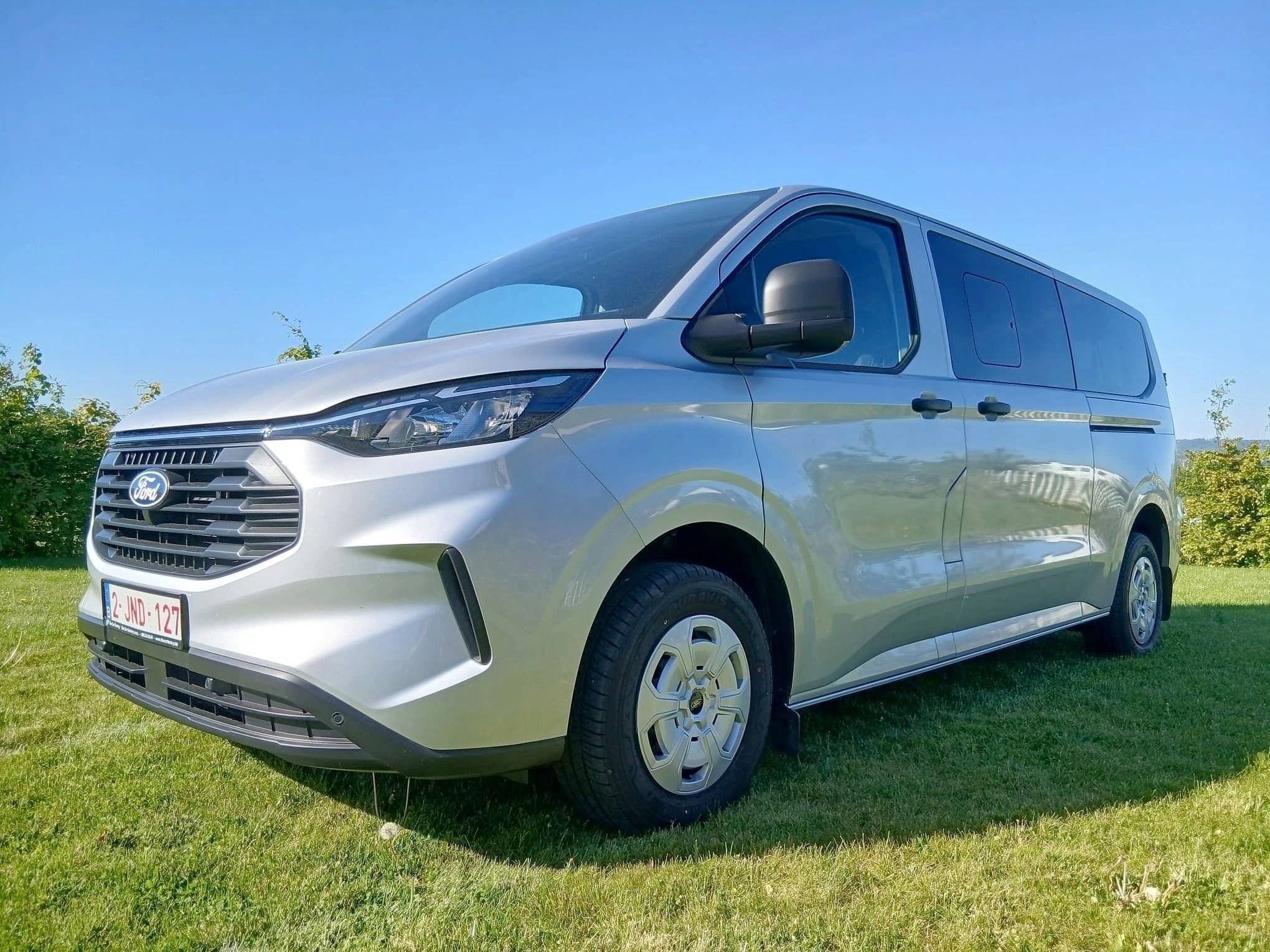 Front view from 3/4 Ford Transit Custom 2,0 l TDCI - Yescapa