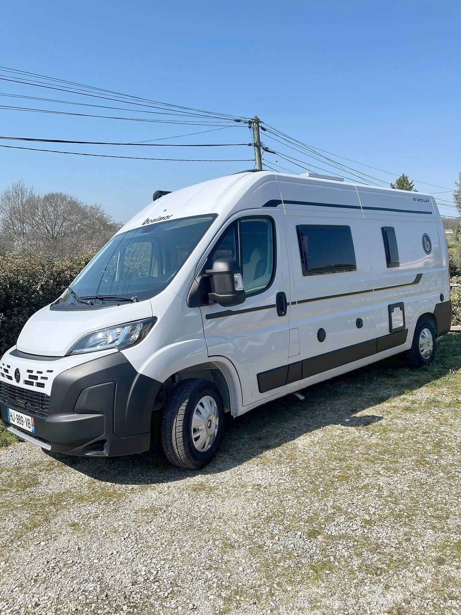 schräge Vorderansicht Fiat Ducato 2,2l 140 CV - Yescapa