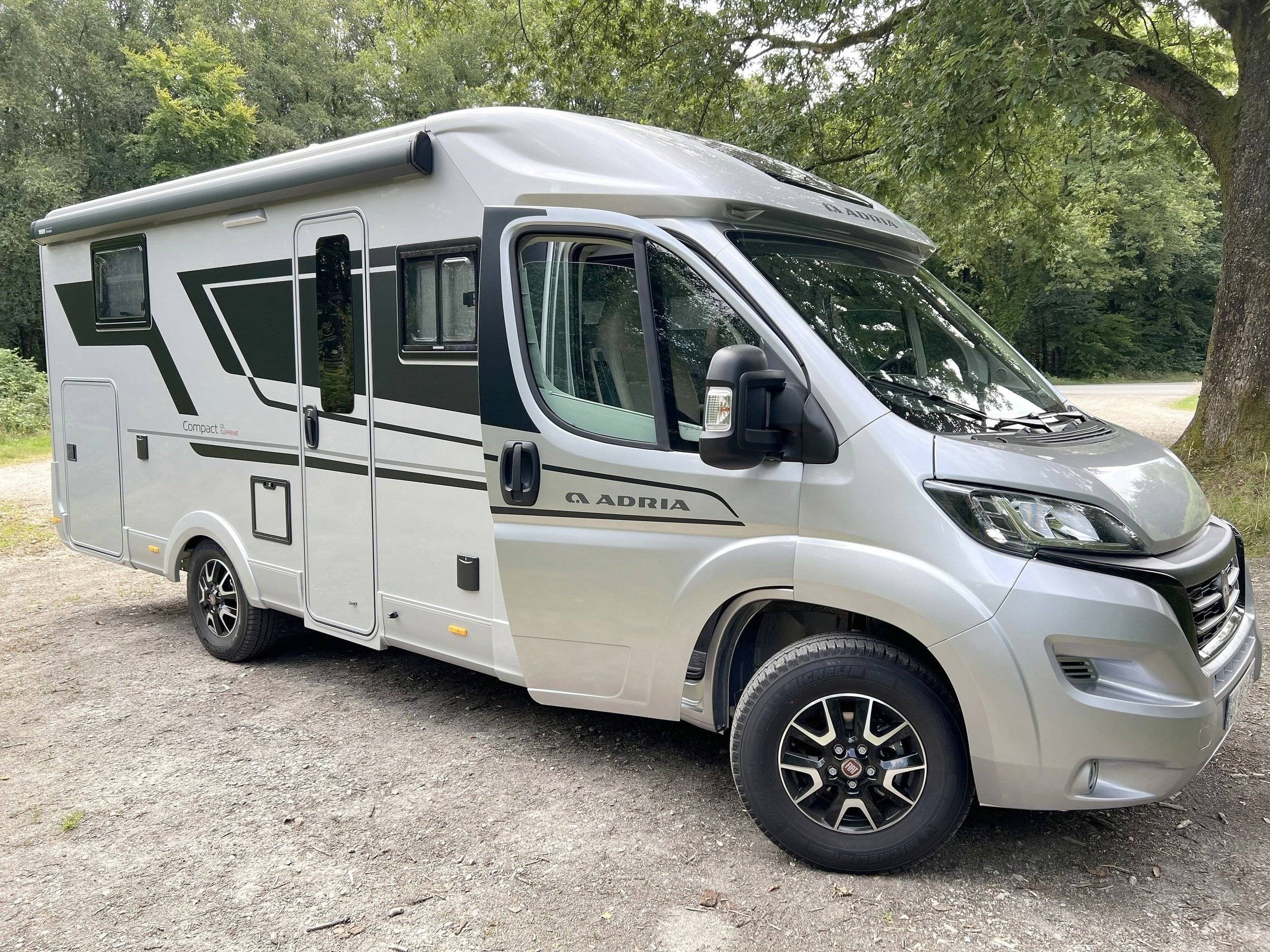 Vista frontale a ¾ Fiat 2,3 l 140ch - Yescapa