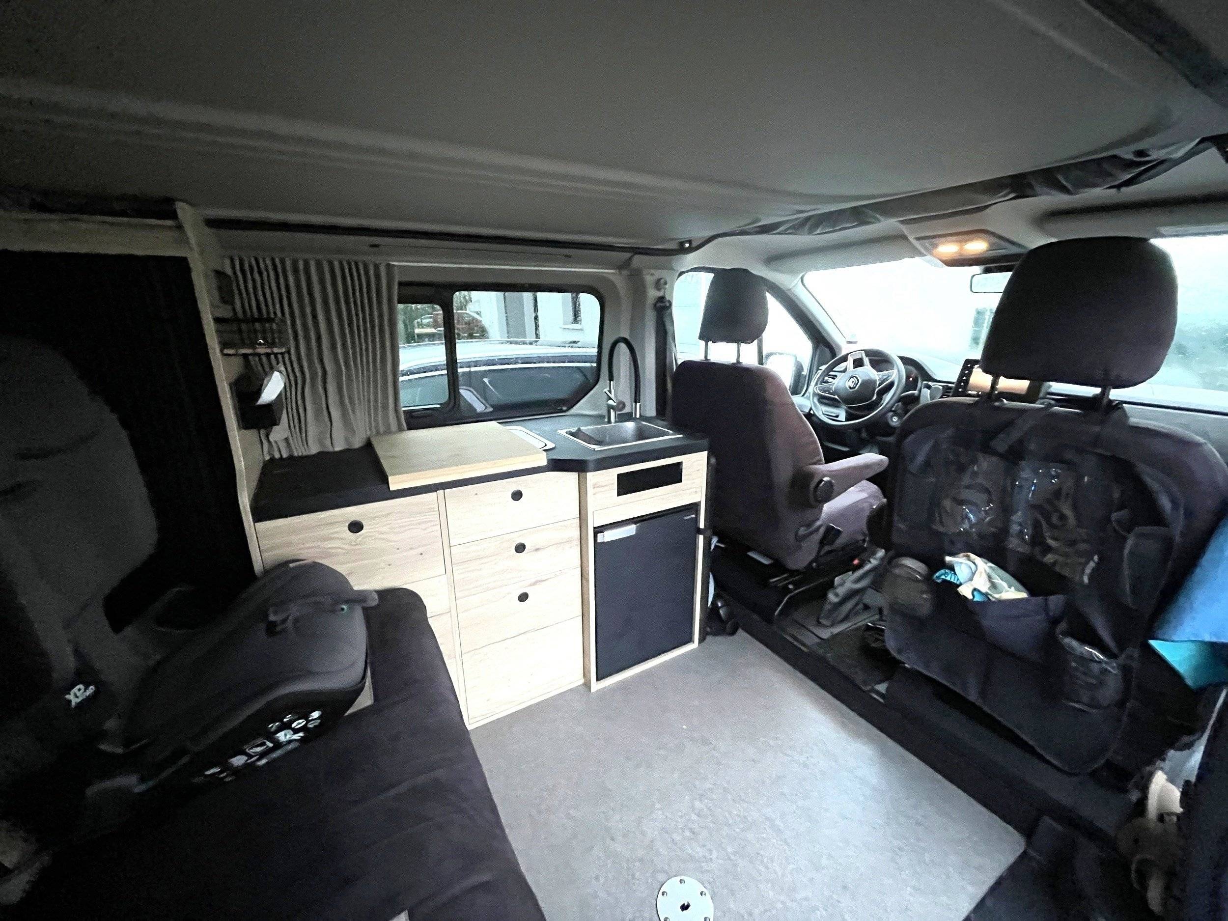 Kitchen Renault Renault Trafic III 2.0L DCI 130CV - Yescapa