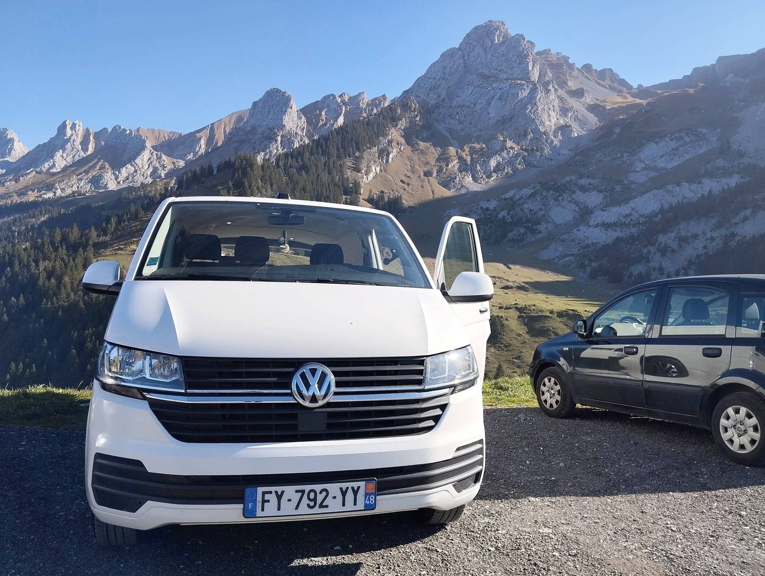 Vista frontale a ¾ Volkswagen Volkswagen T6.1 - Yescapa