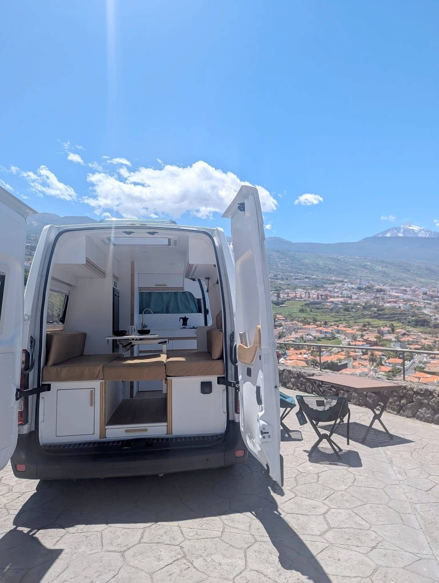 Vista del vehicle angle davanter  - Yescapa