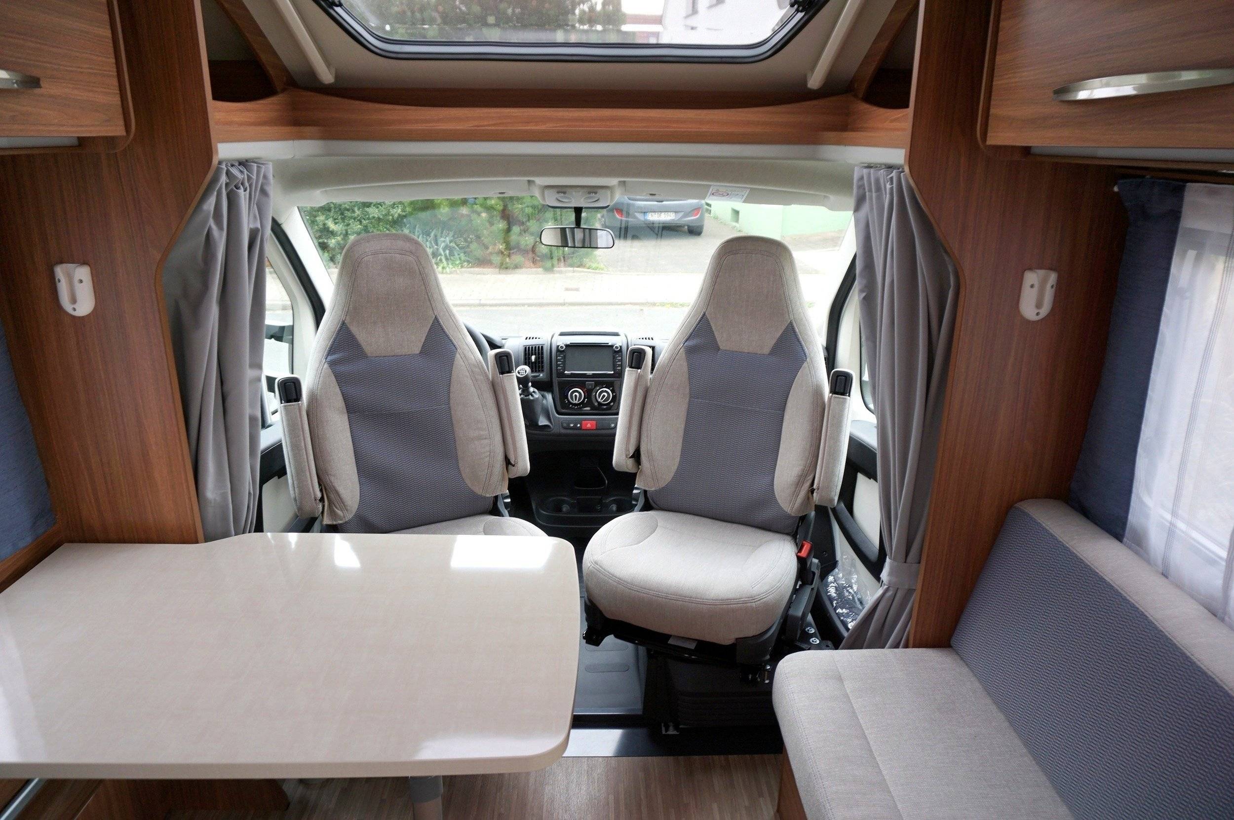 Dining Area Fiat Ducato 2,3 l 130 ch - Yescapa