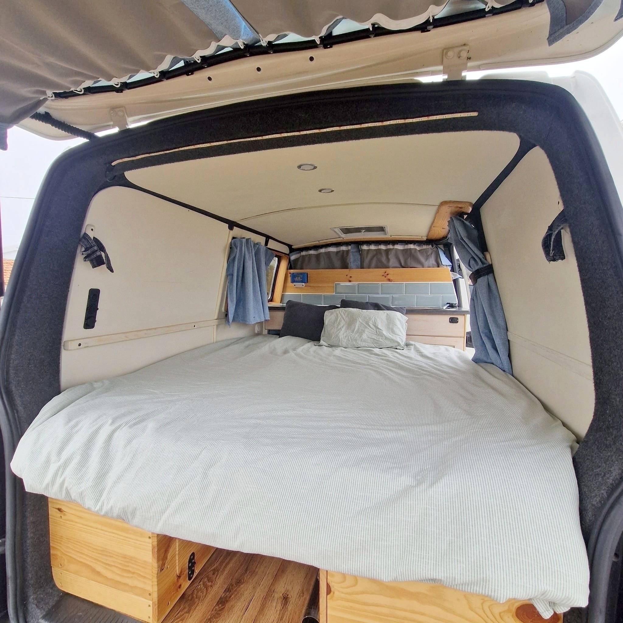Berth Volkswagen Transporter T5 - Yescapa