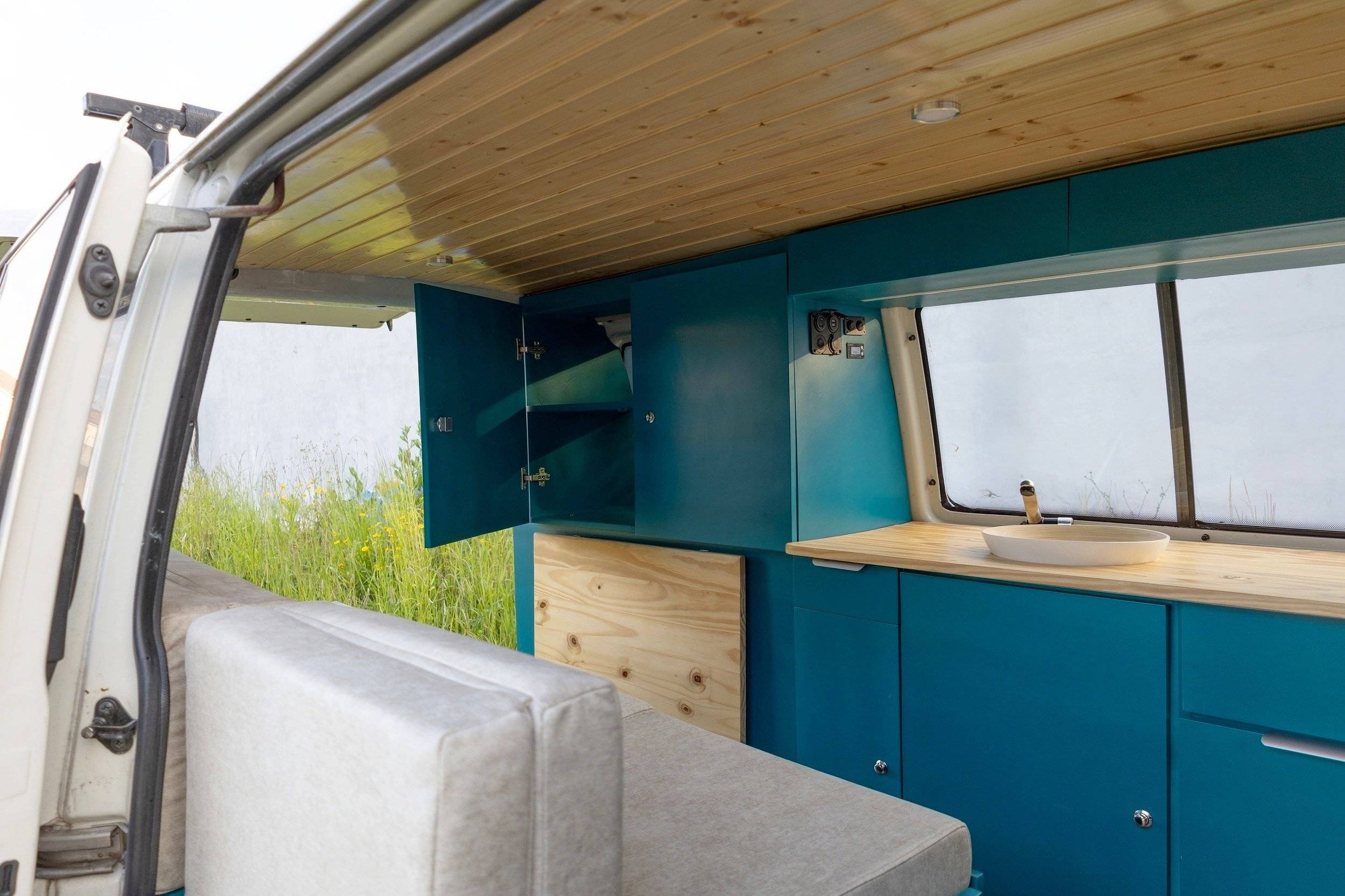 VanCowork Transporter T4 Multivan