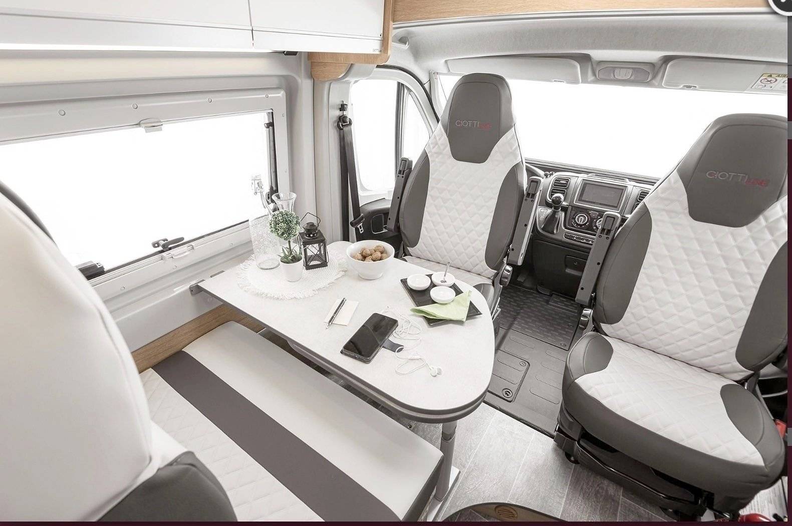 Dinette Peugeot Boxer 2.2 Blue HDI 140ch - Yescapa
