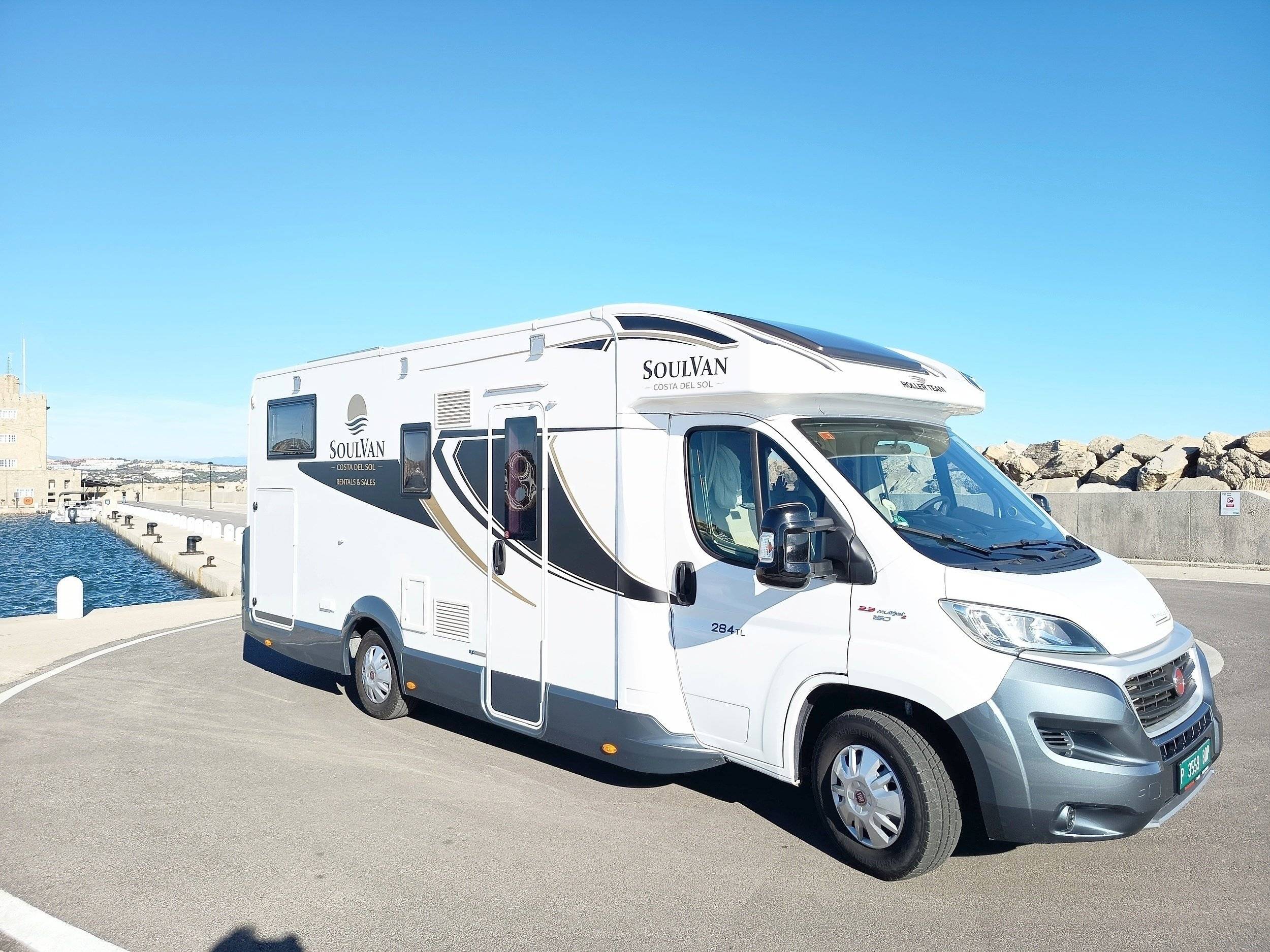 Vista del vehicle angle davanter Fiat Fiat Multijet 2   2,3 L   150 CV - Yescapa