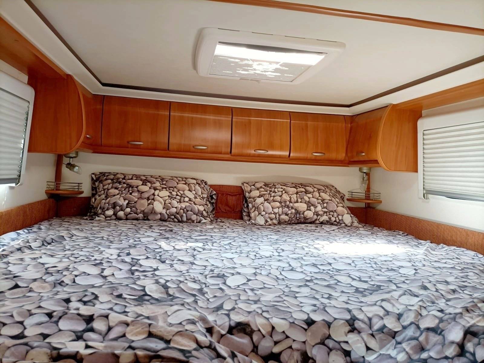 Plazas en cama Ford FORD TRANSIT - Yescapa