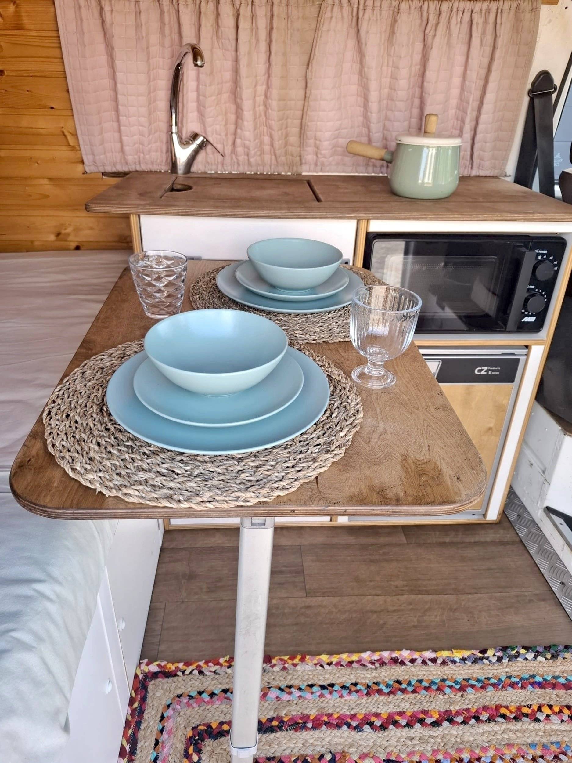 Comedor Volkswagen Transporter - Yescapa