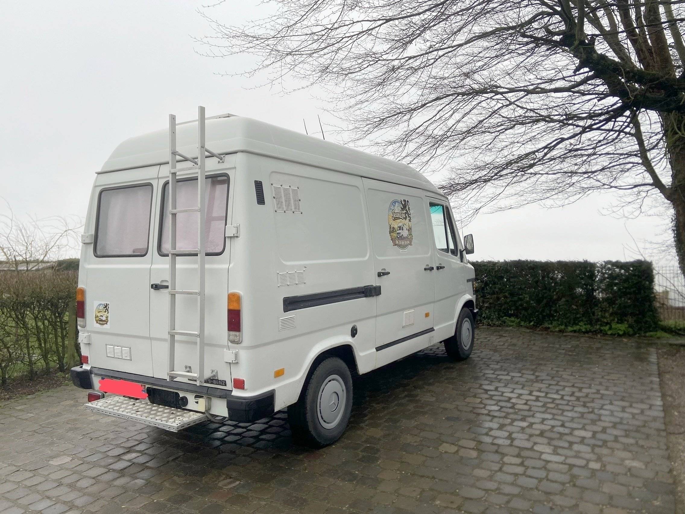 Mercedes 307D