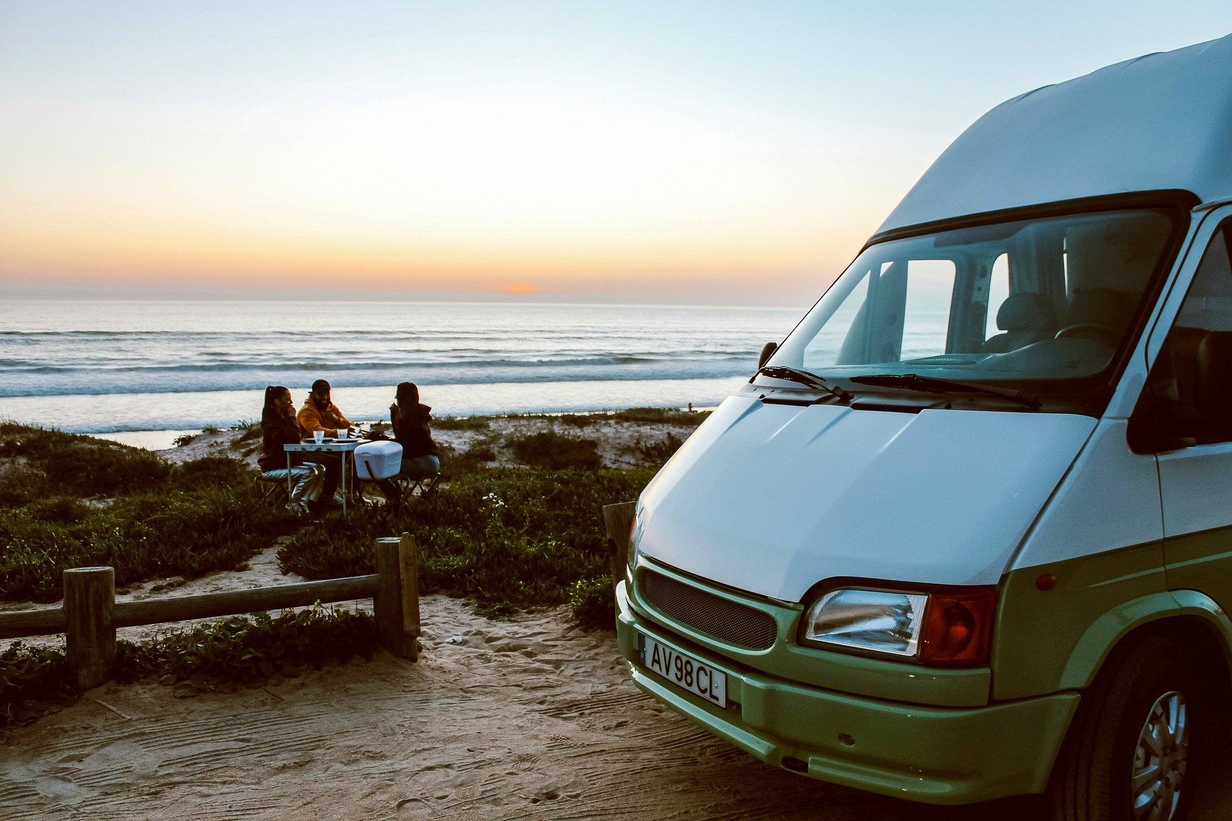 Voorkant 3/4 Ford Transit - Yescapa