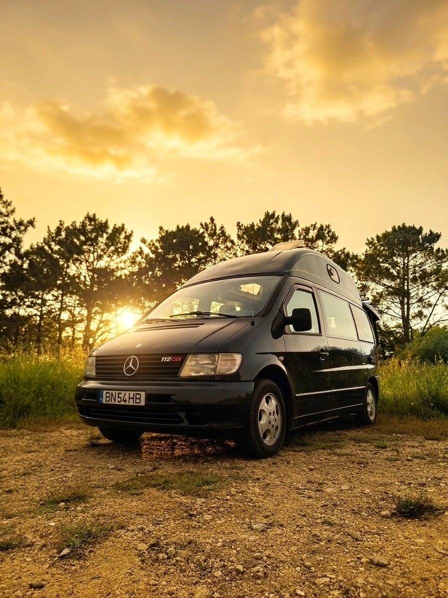 Front view from 3/4 Mercedes Vito 112 cdi - Yescapa