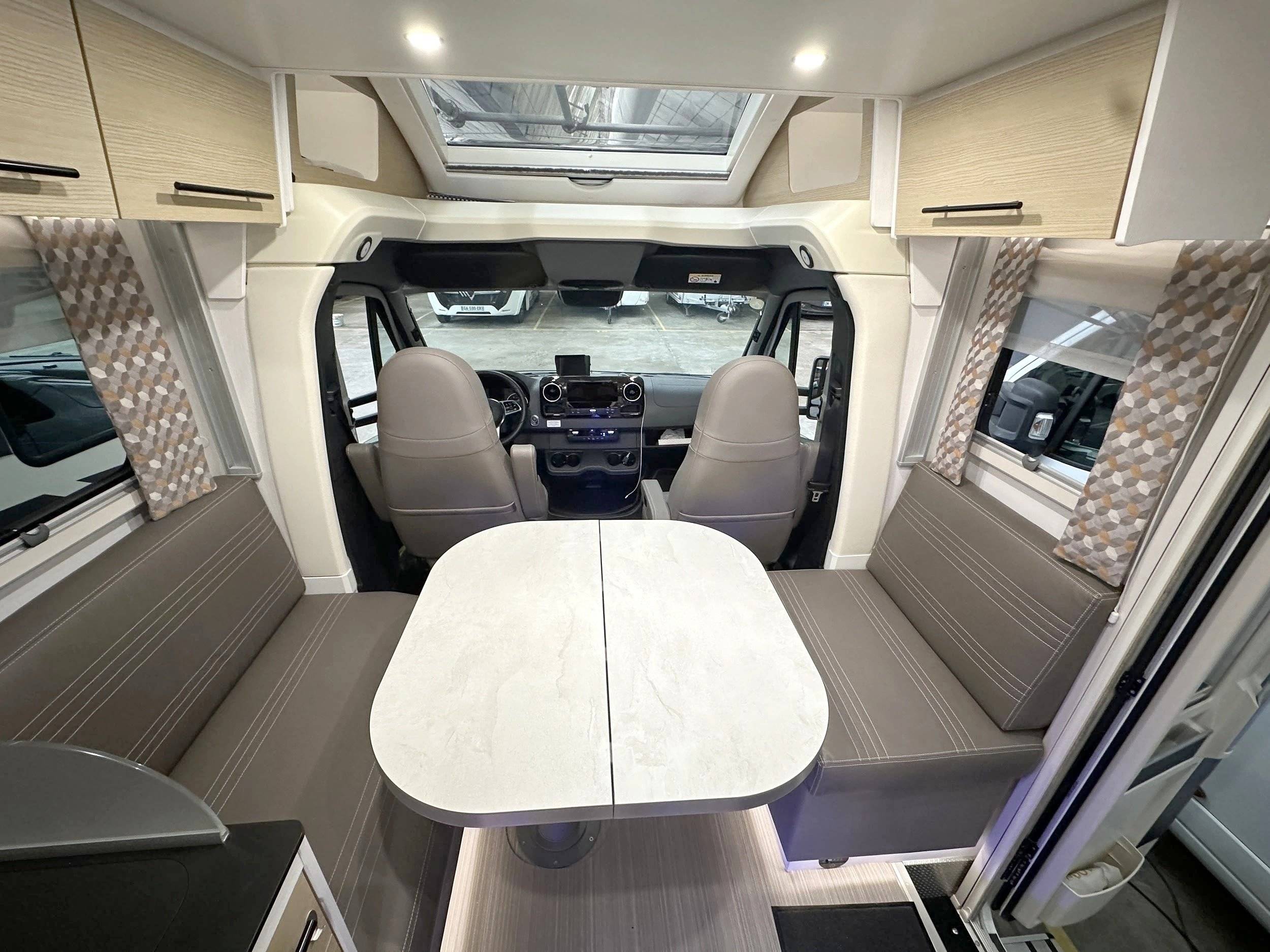 Dinette Mercedes - Yescapa