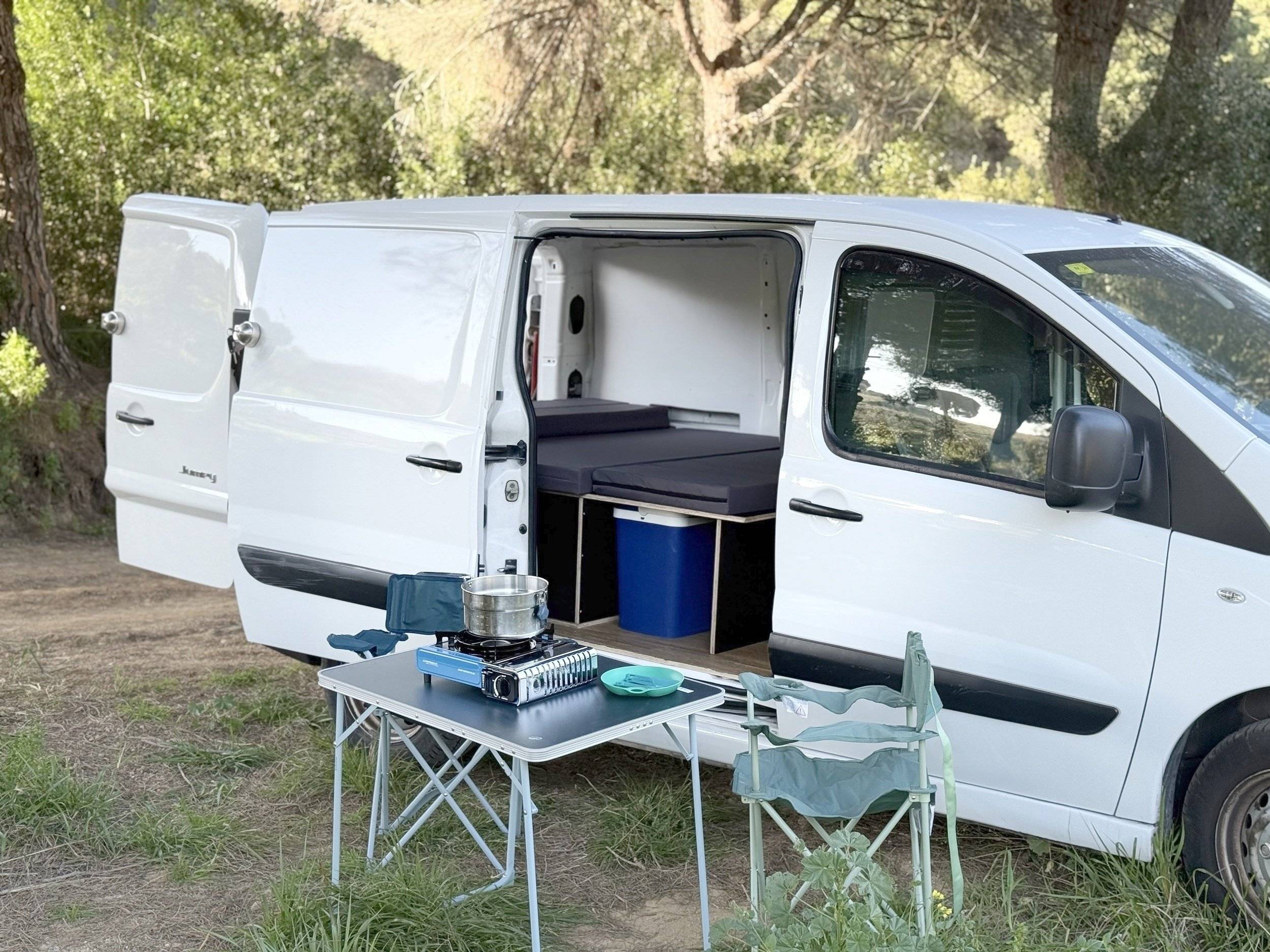 Couchages Citroën Jumpy 1,6l 90 ch - Yescapa