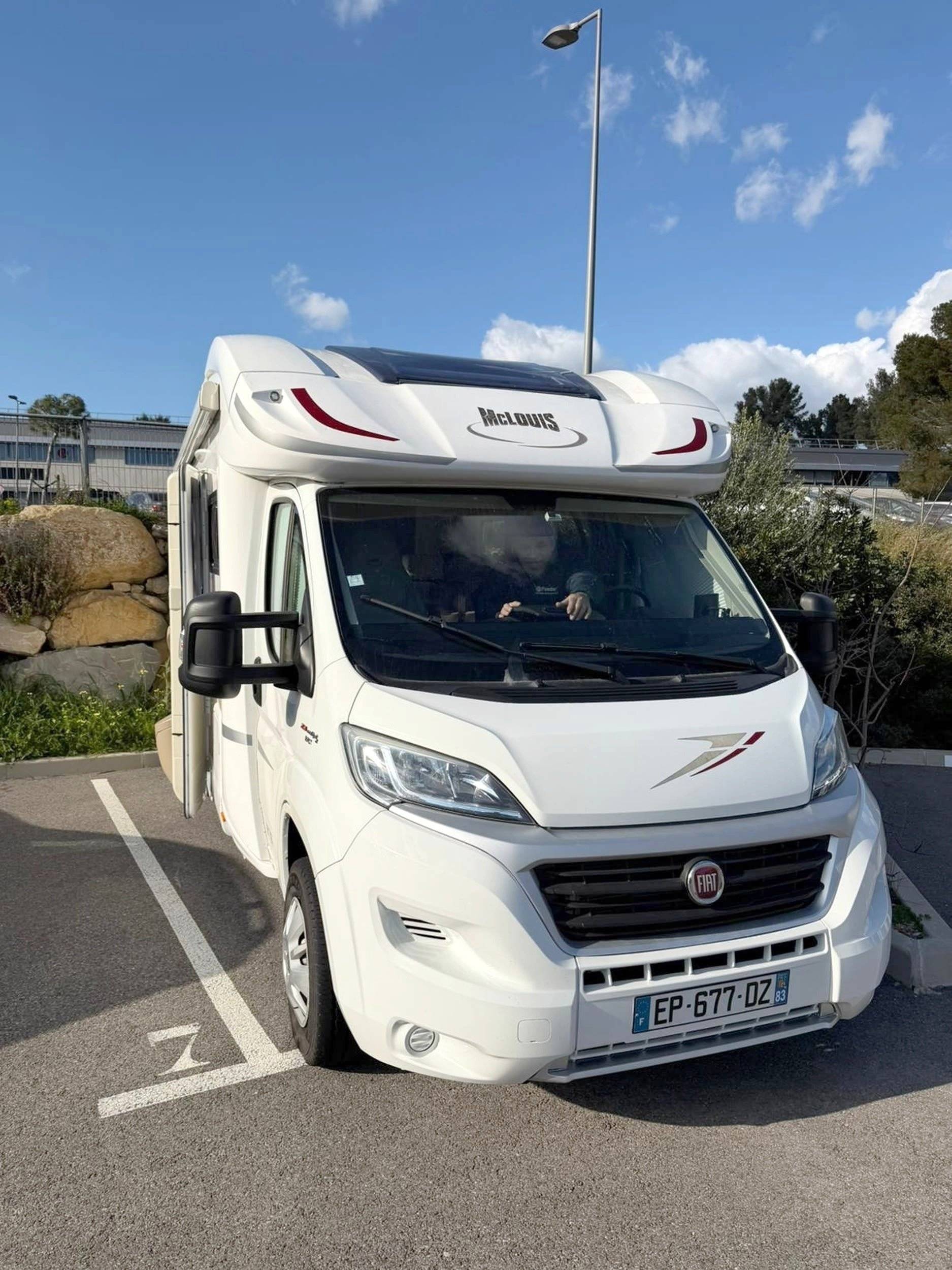 Vue avant de 3/4 Fiat Ducato 2,3 l Multijet 130 ch. - Yescapa