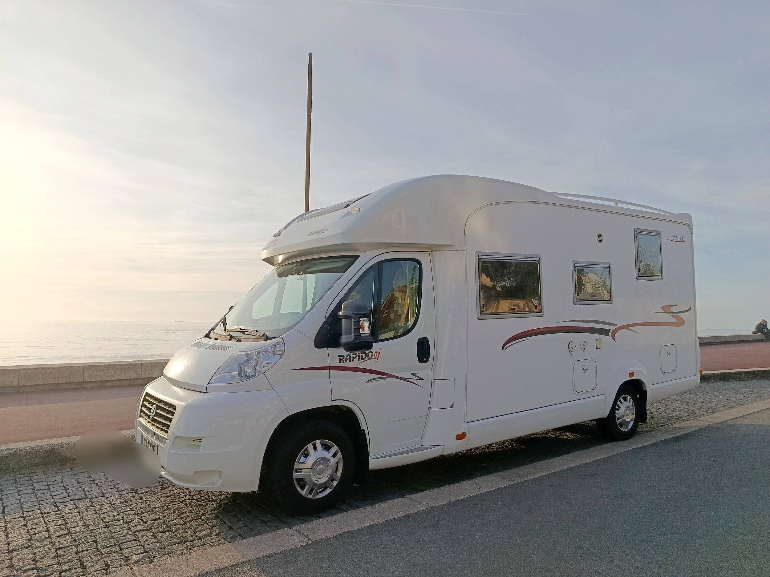 Front view from 3/4 Citroën - Yescapa