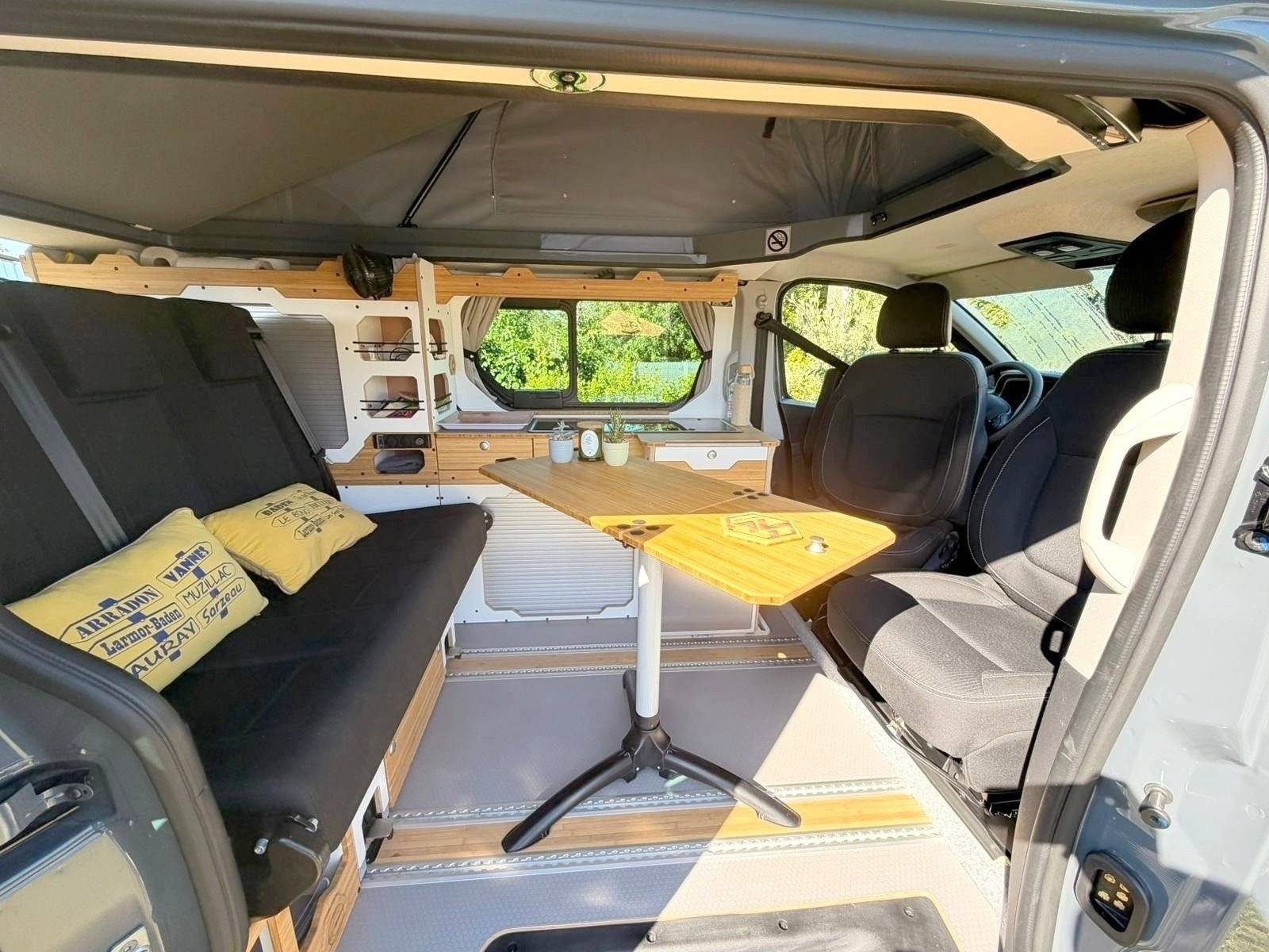 Van Mania EST