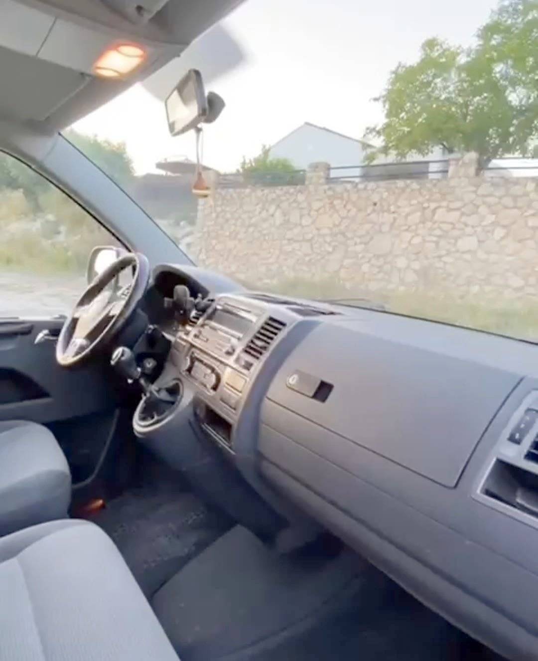 Cabina di guida Volkswagen Caravelle - Yescapa
