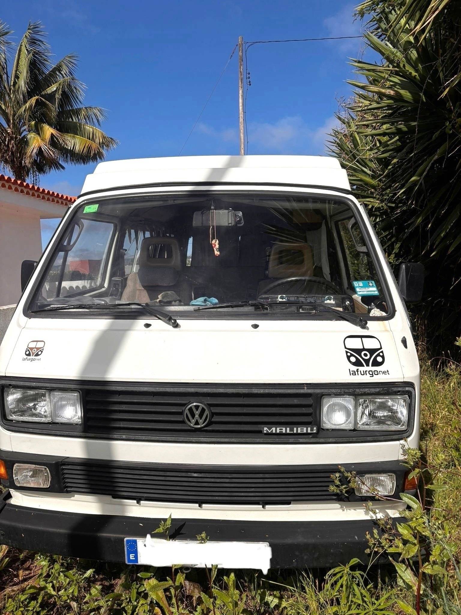 Vue avant de 3/4 Volkswagen T3 - Yescapa