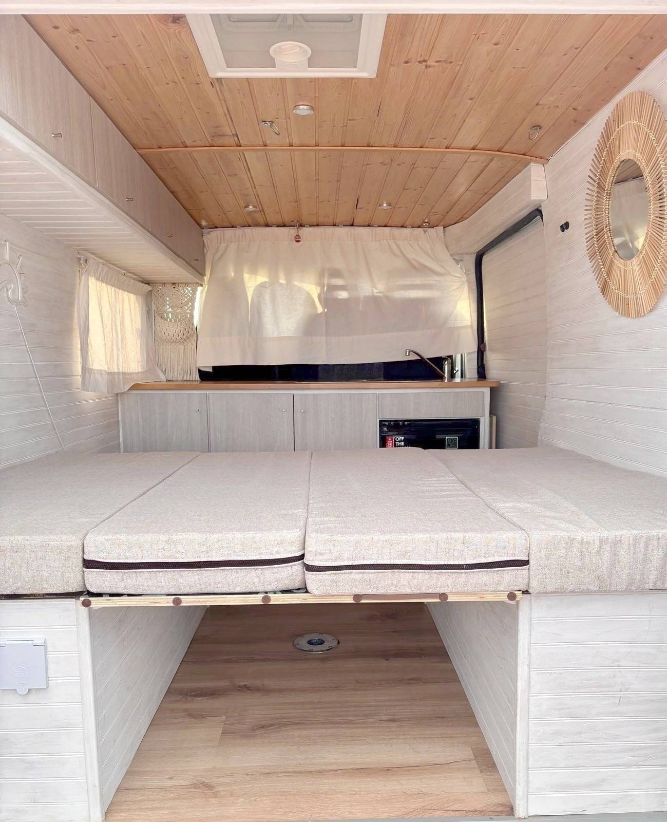 Plazas en cama Peugeot Peugeot Boxer 2.2 130 HDI - Yescapa