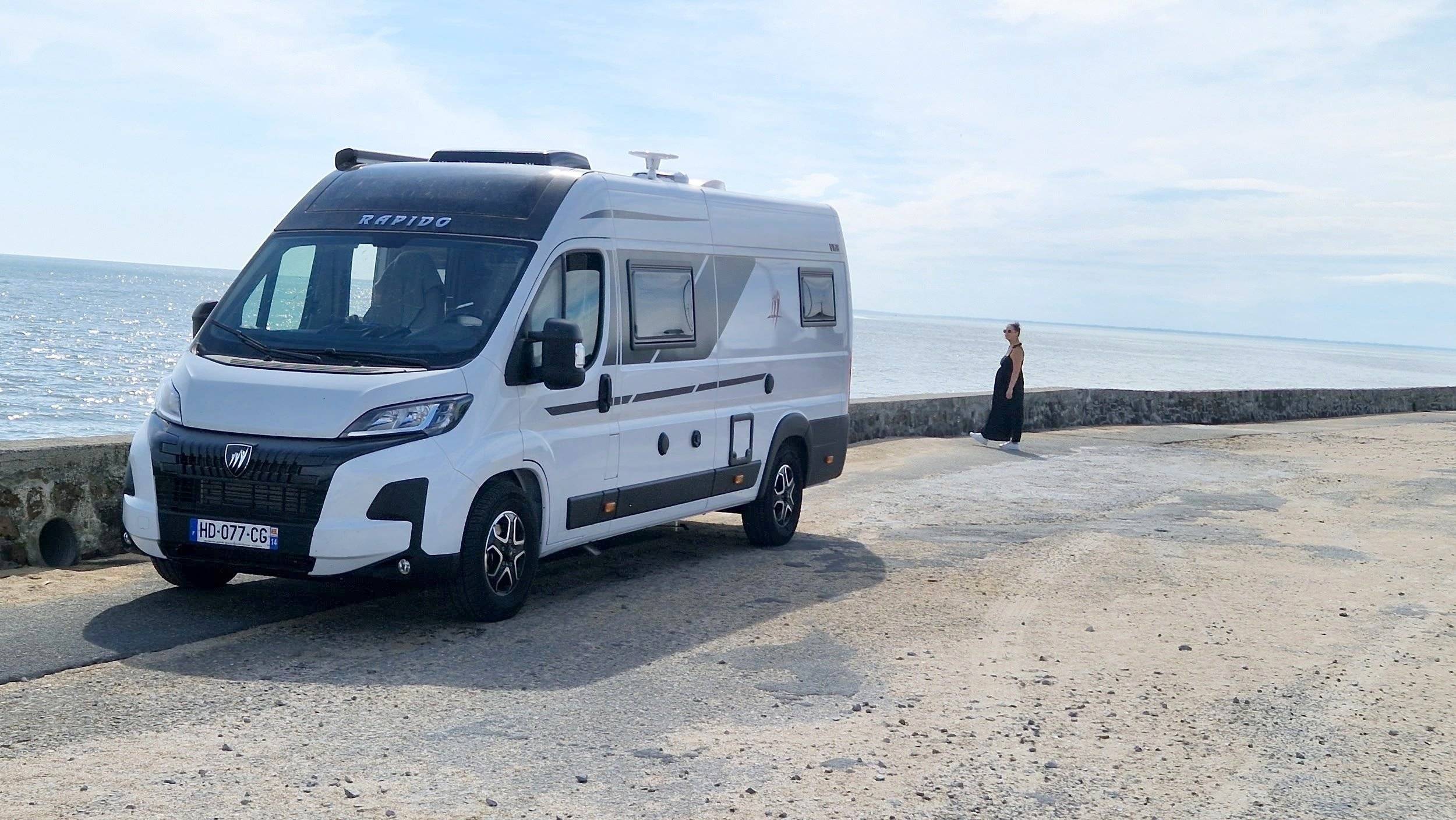 Vue avant de 3/4 Peugeot Peugeot Boxer - Yescapa